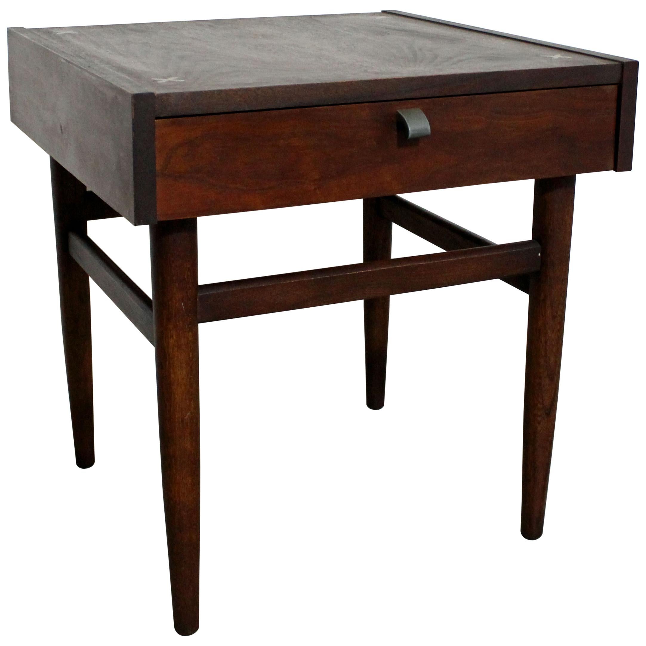 Table d'extrémité en noyer Mid-Century Modern Merton Gershun American of Martinsville