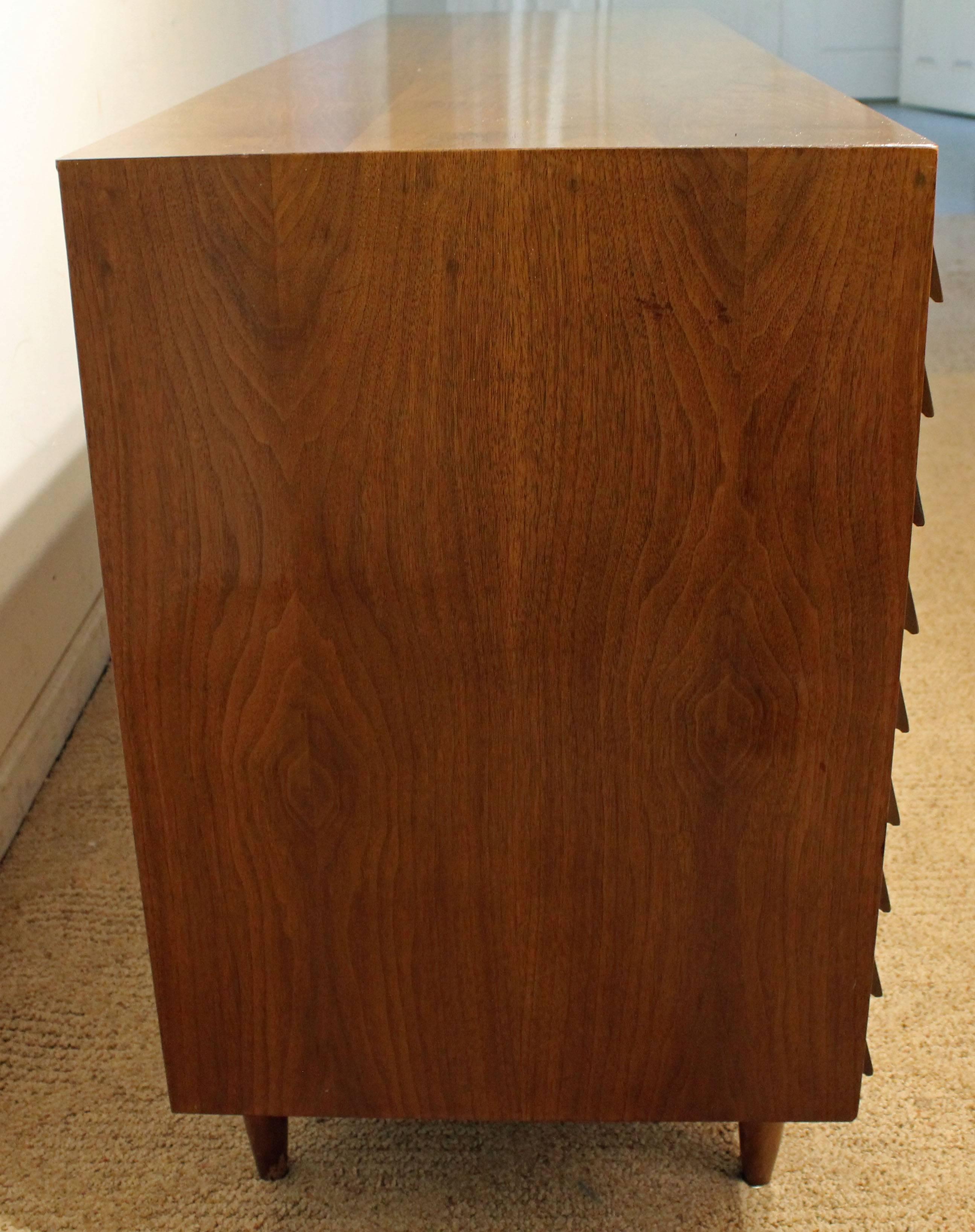 Mid-Century Modern Merton Gershun for American of Martinsville Walnut Credenza In Good Condition In Wilmington, DE