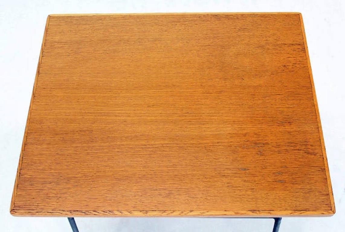 Table d'appoint pour lampe d'appoint ou d'appoint, avec étagère en maille et pieds en fil métallique, style moderne du milieu du siècle dernier  en vente 3