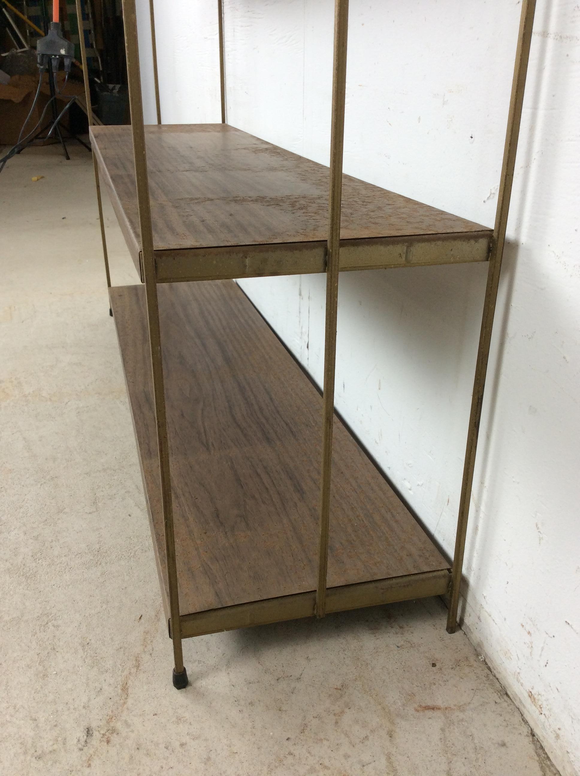 Mid Century Modern Metal 4 Shelf Bookcase with Faux Wood Print in vendita 8