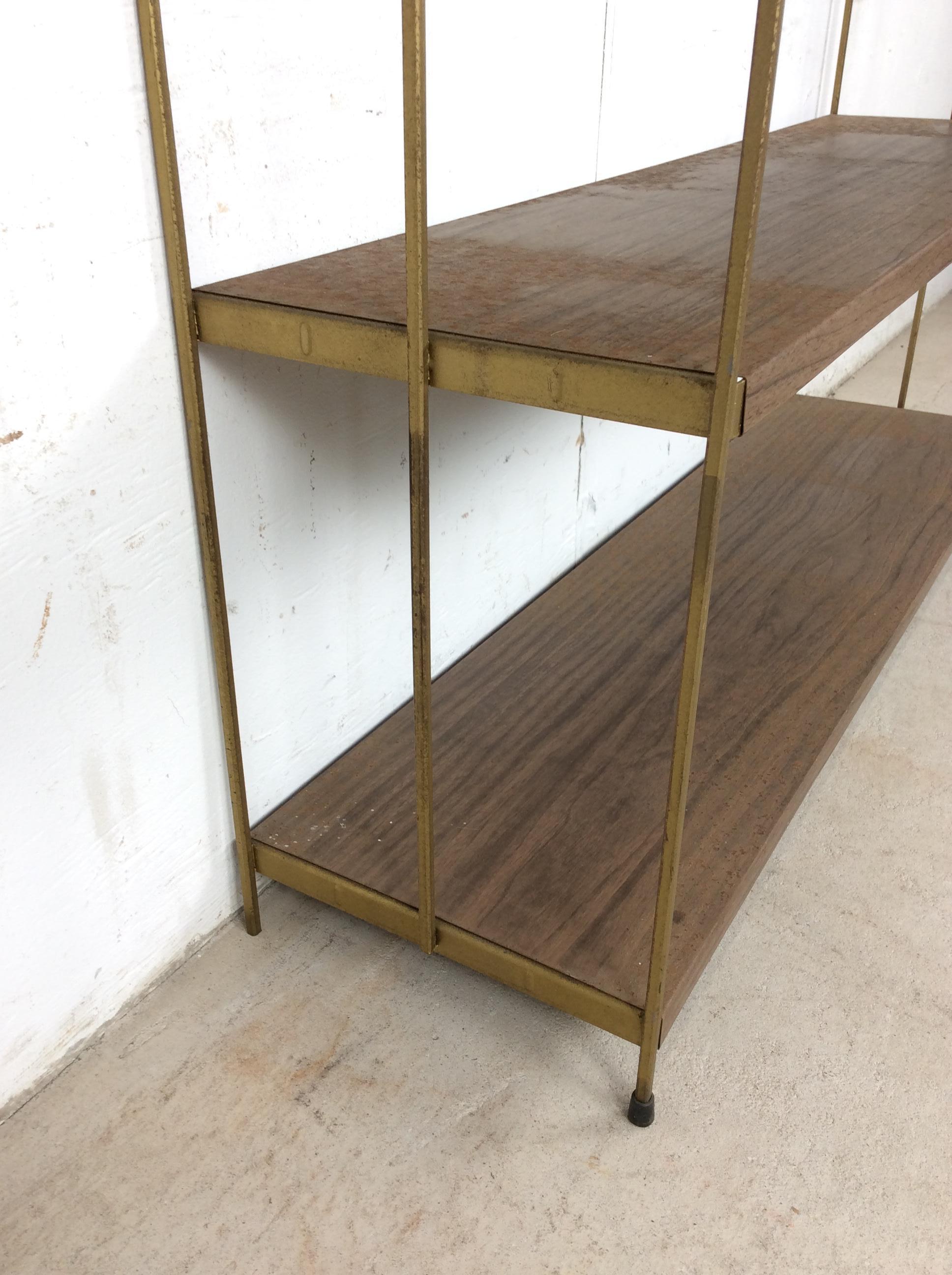 Mid Century Modern Metal 4 Shelf Bookcase with Faux Wood Print in vendita 11