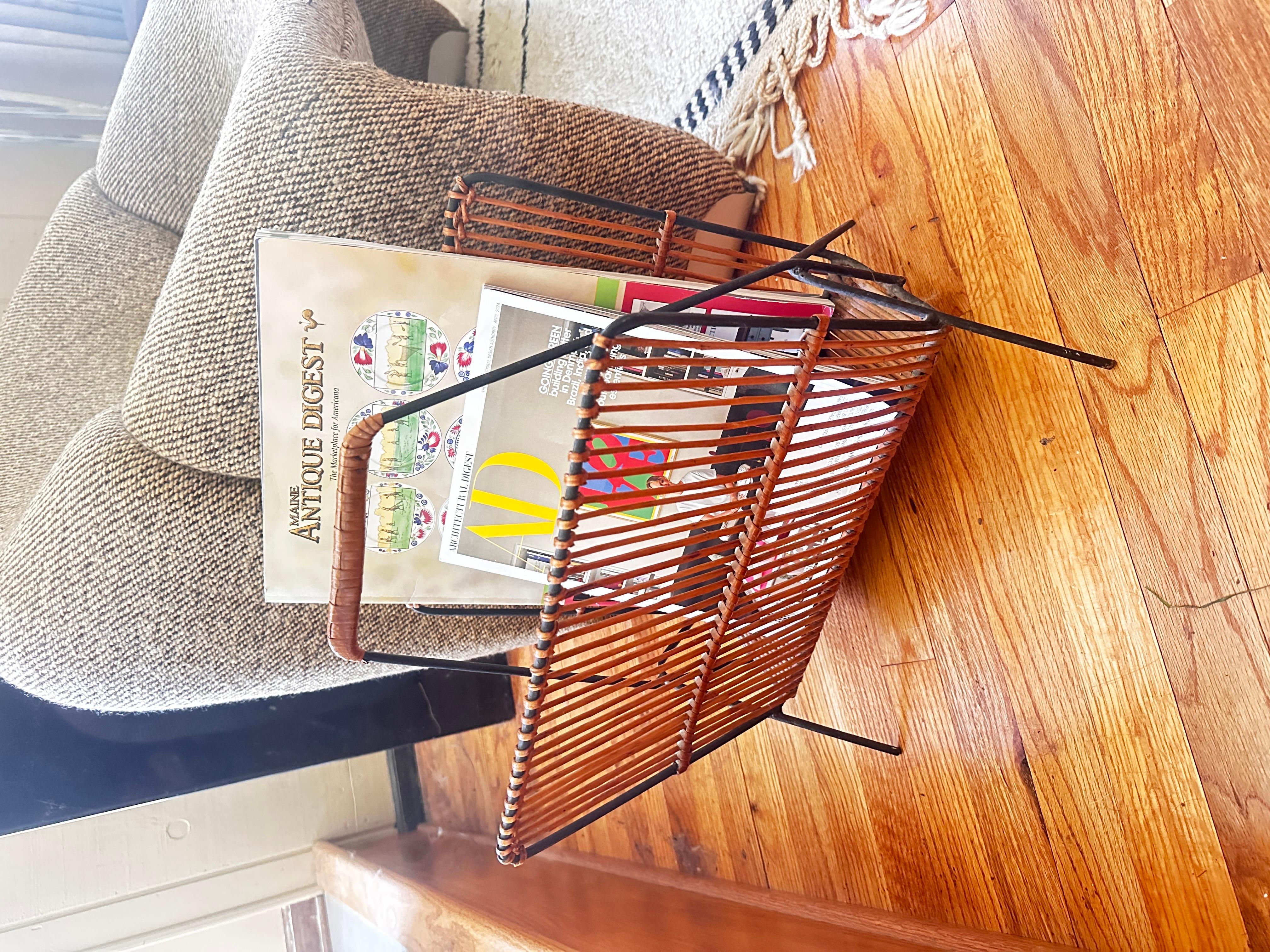 Mid century modern metal and bamboo magazine rack In Excellent Condition For Sale In Farmingdale, NJ