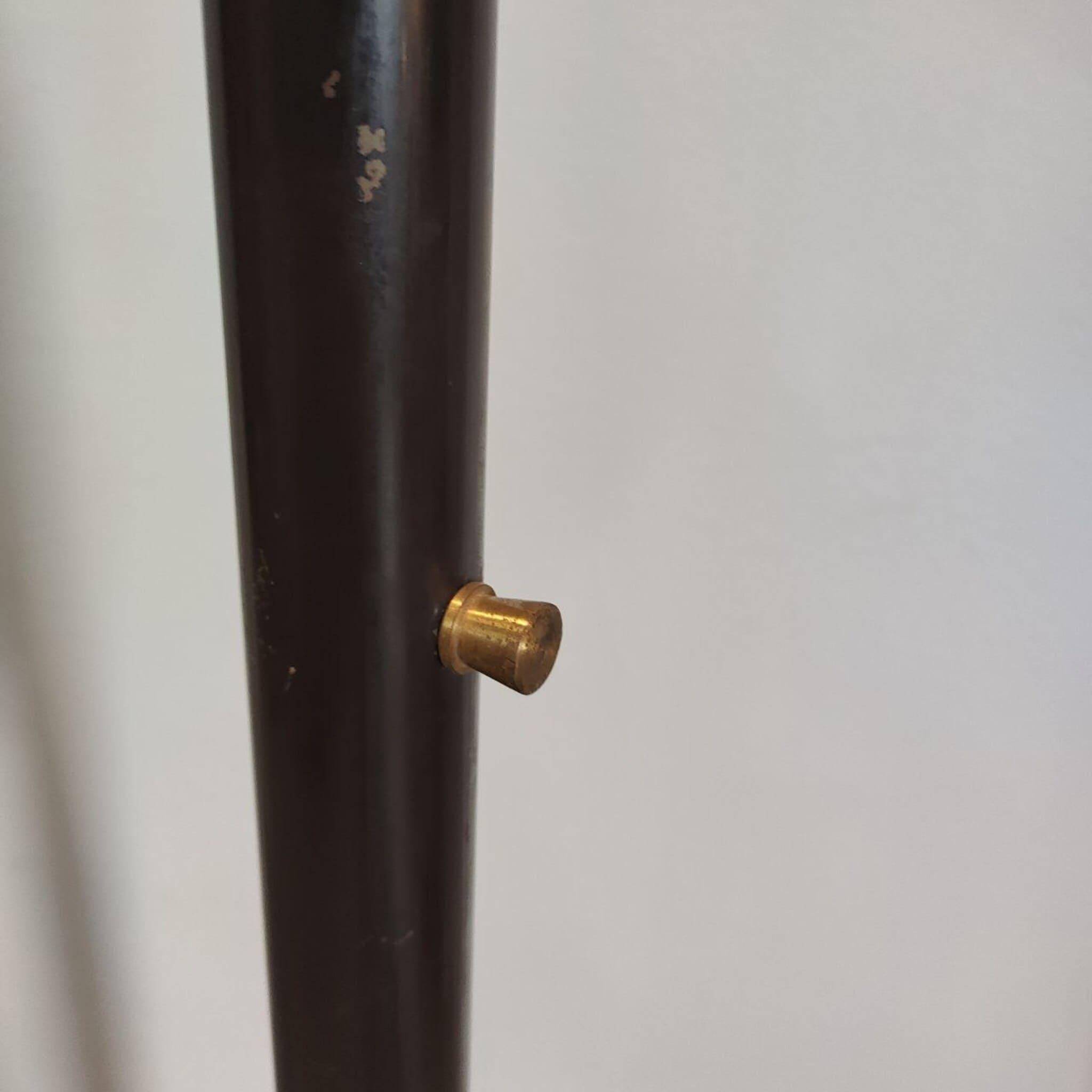Mid-century modern metal and brass italian floor lamp from 1950s For Sale 3