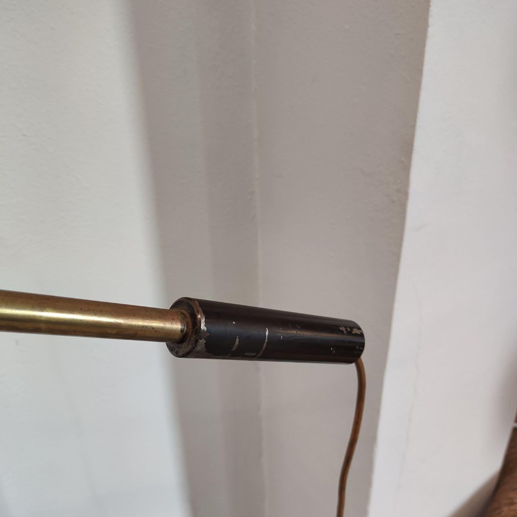 Mid-century modern metal and brass italian floor lamp from 1950s For Sale 6