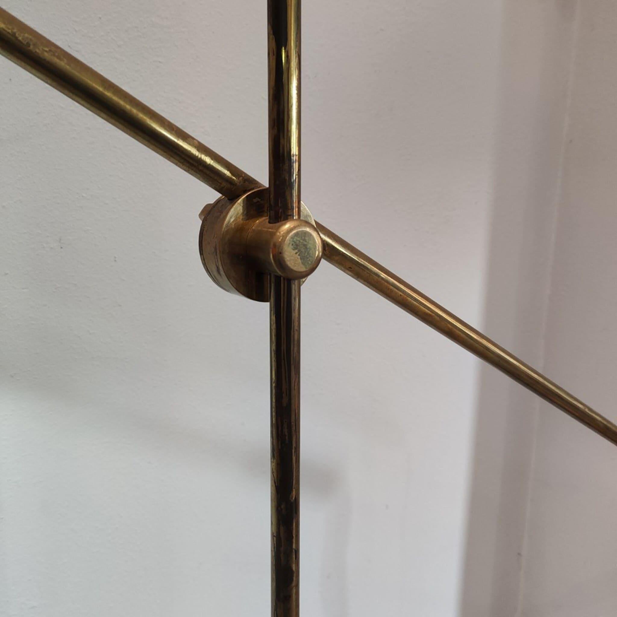 Mid-century modern metal and brass italian floor lamp from 1950s In Good Condition For Sale In Nicolosi, IT