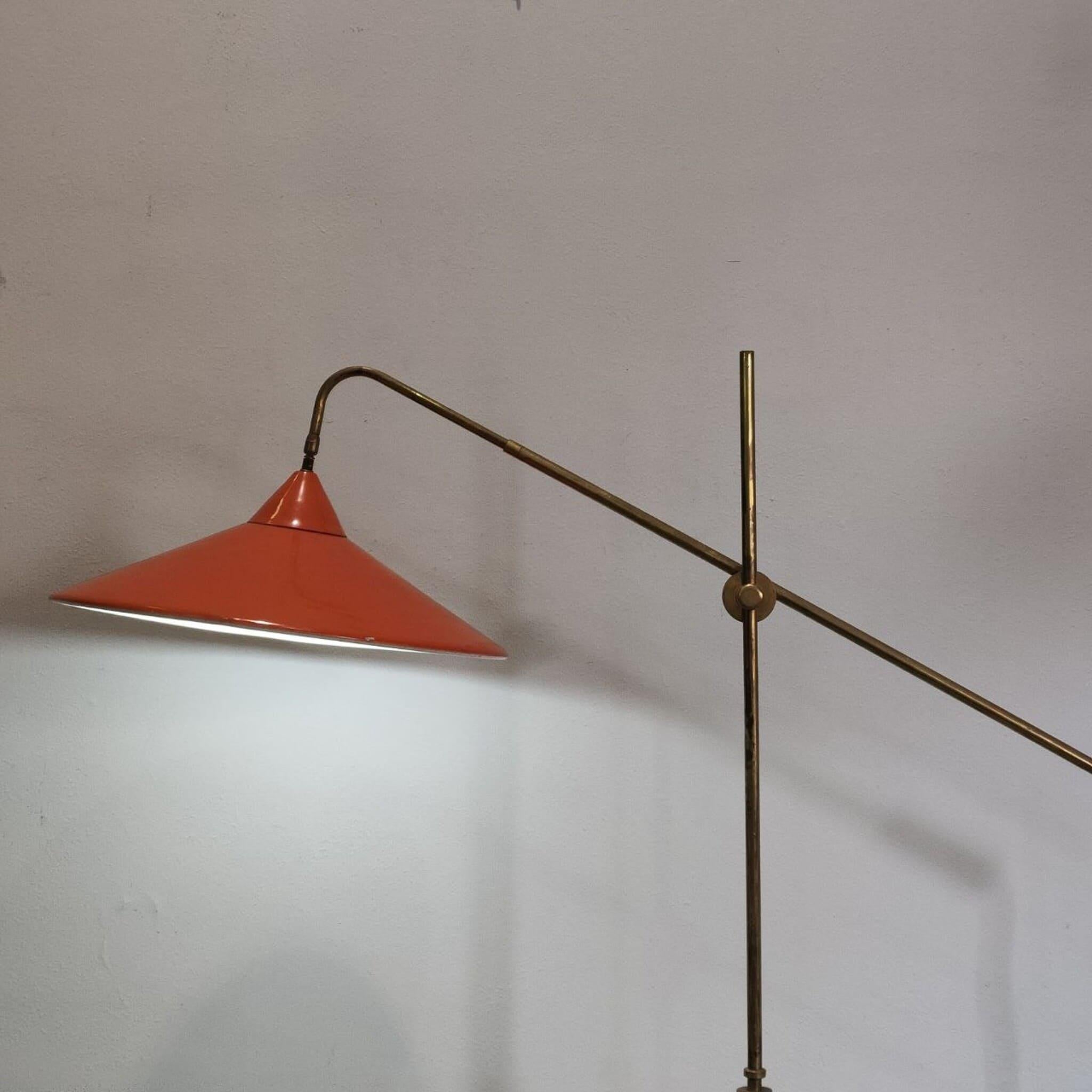 Mid-century modern metal and brass italian floor lamp from 1950s For Sale 2