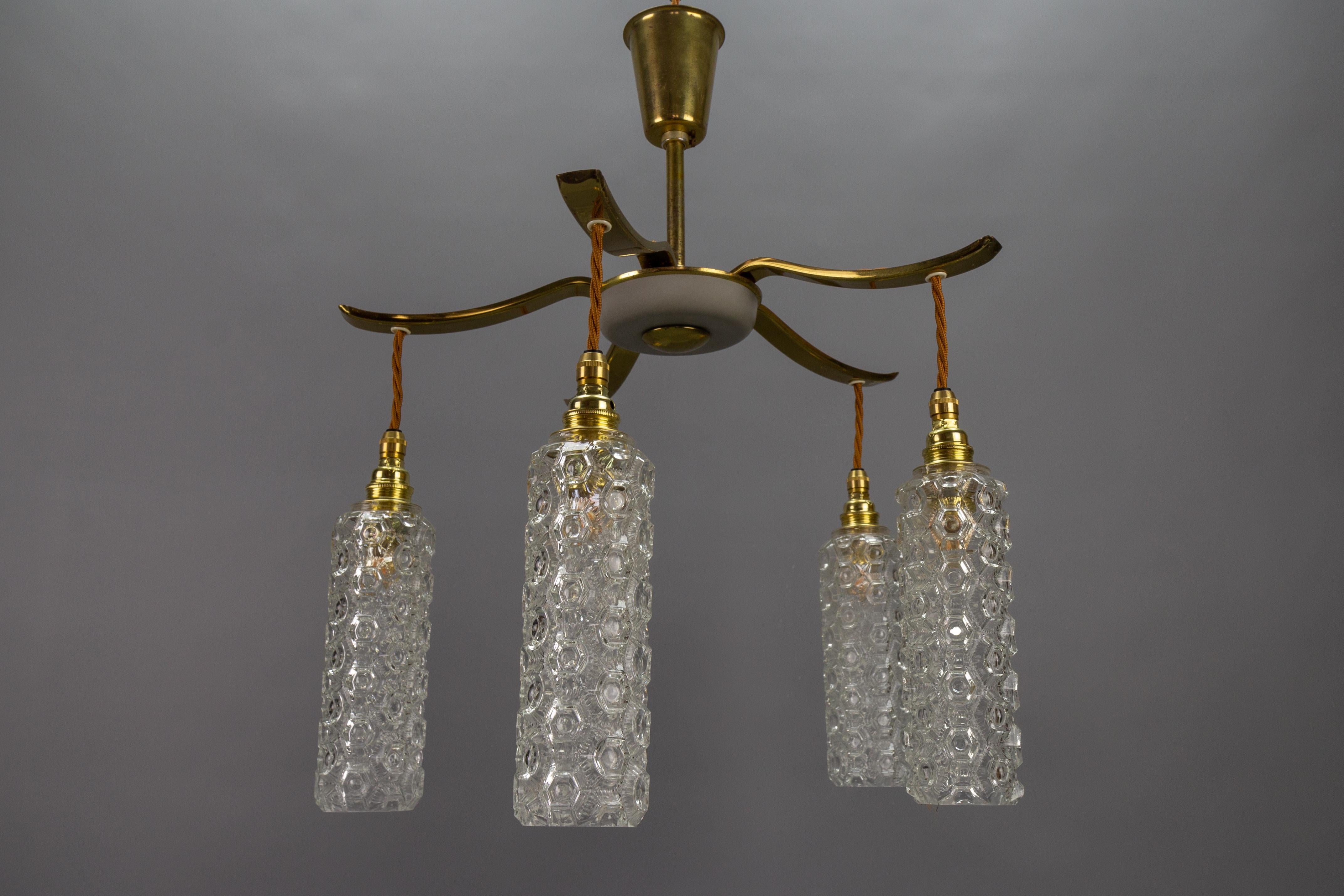 Milieu du XXe siècle Lustre pendentif à cinq lumières en métal et verre transparent The Moderns en vente
