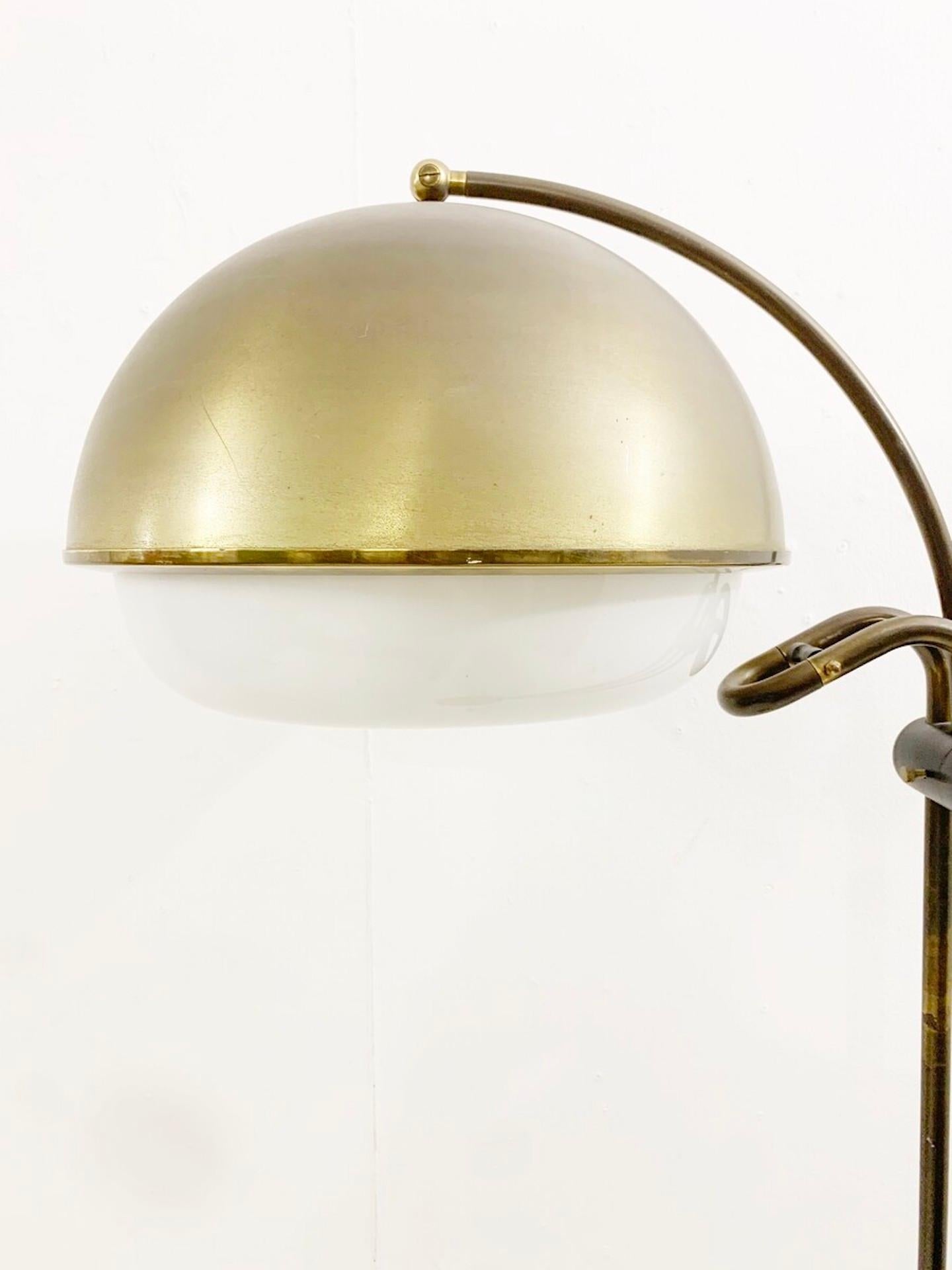 Mid-Century Modern Metal and Plastic Globe Floor Lamp, Italy 1970s For Sale 5