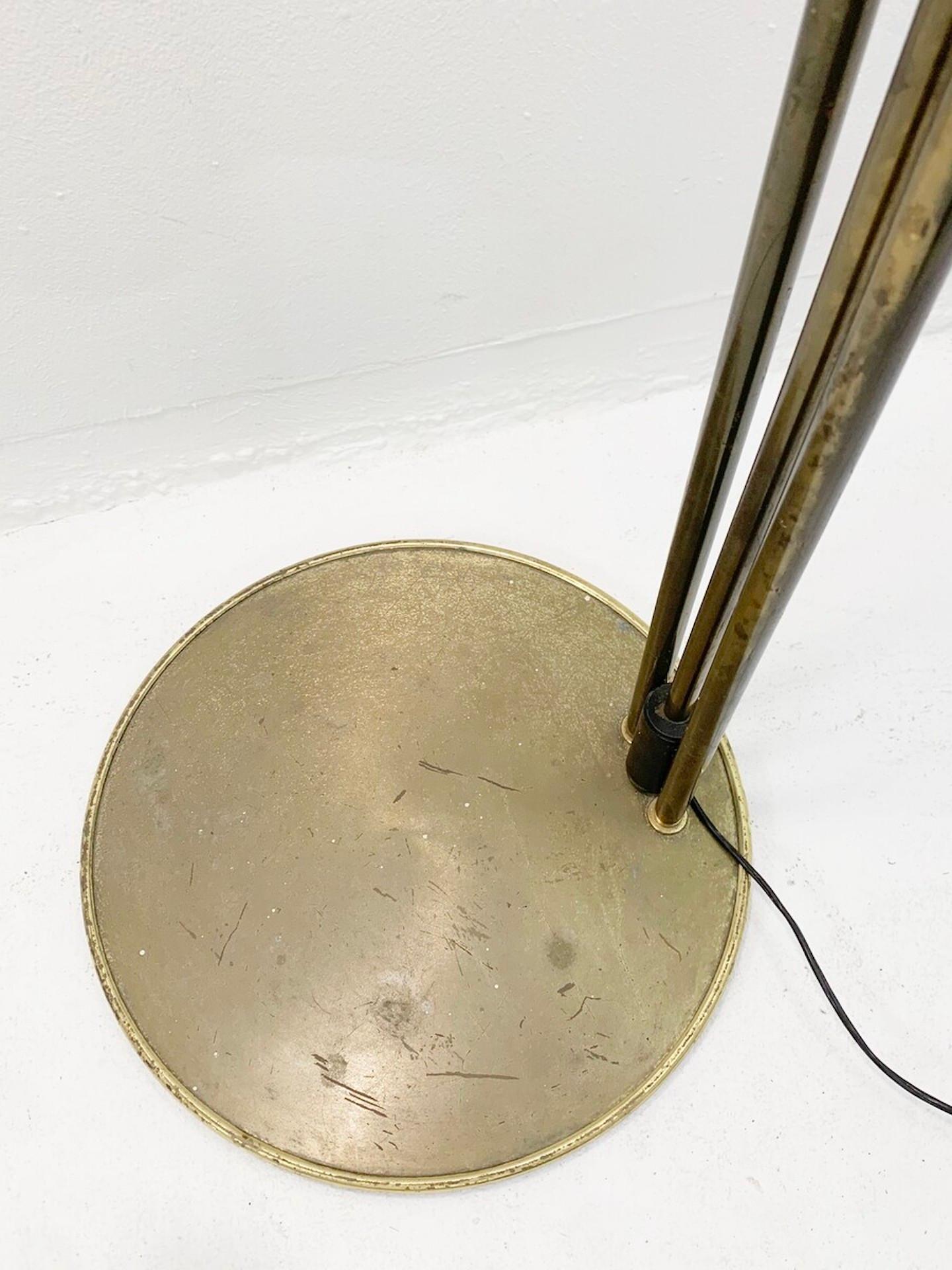 Mid-Century Modern Metal and Plastic Globe Floor Lamp, Italy 1970s For Sale 1