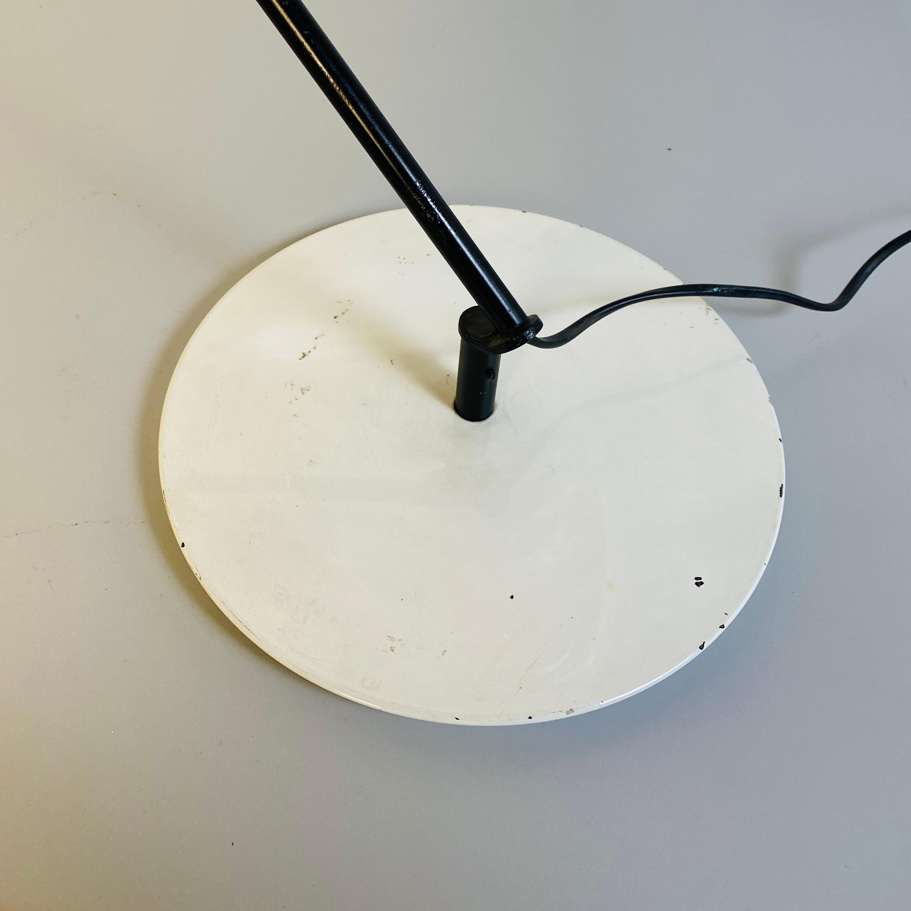 Mid-Century Modern Metal and Plastic Table Lamp with Irregular Structure, 1980s For Sale 6