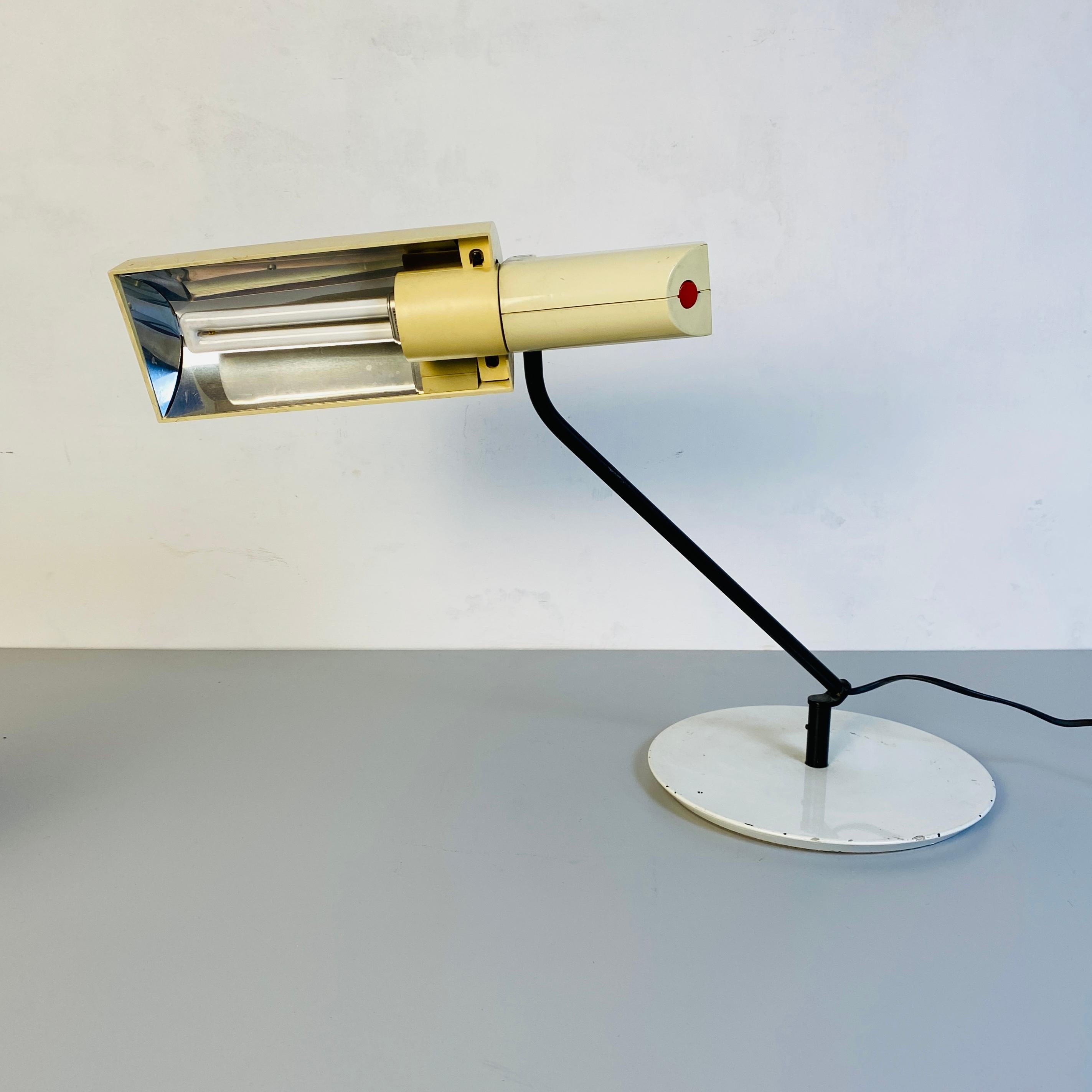 Italian Mid-Century Modern Metal and Plastic Table Lamp with Irregular Structure, 1980s For Sale