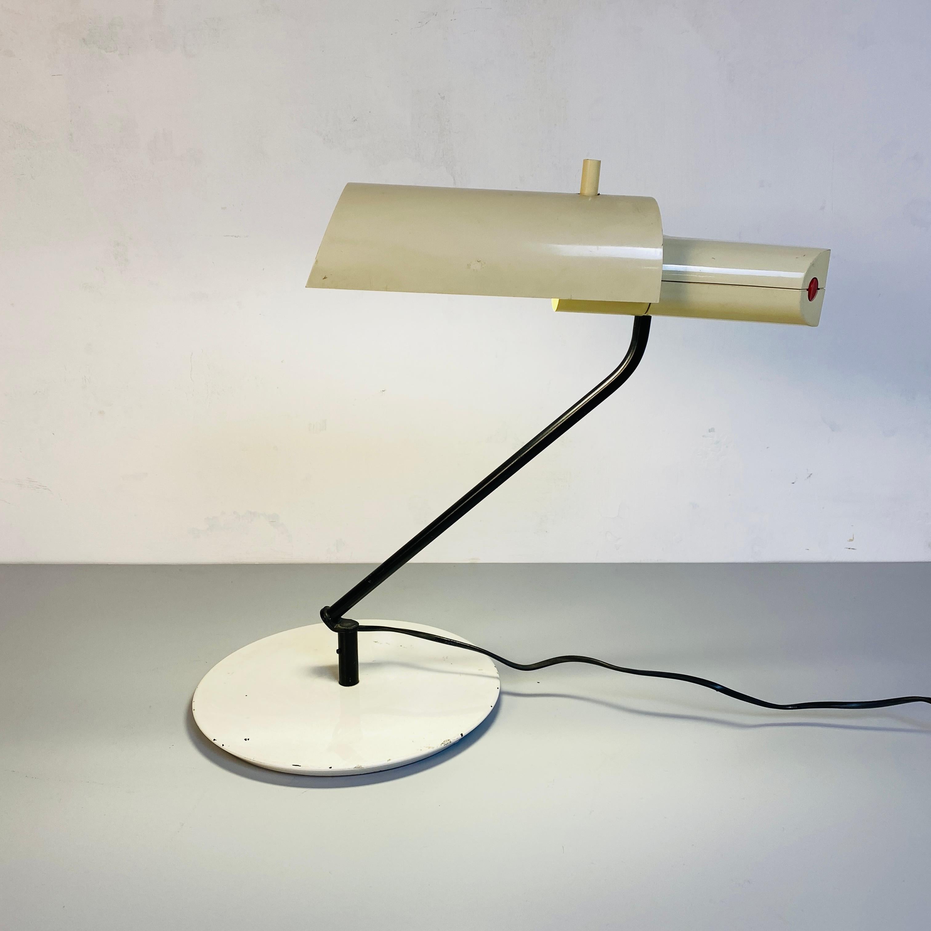 Mid-Century Modern Metal and Plastic Table Lamp with Irregular Structure, 1980s For Sale 1