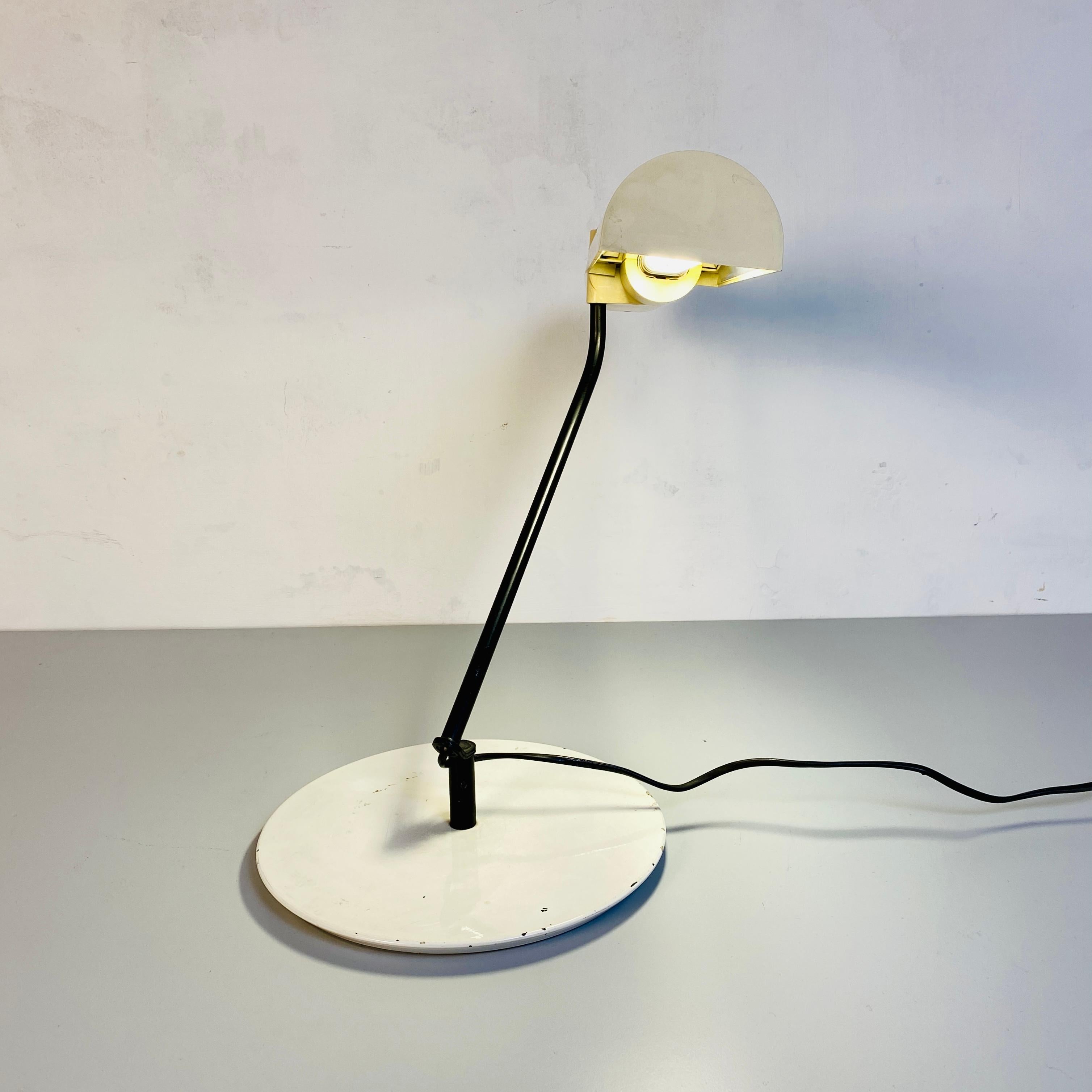 Mid-Century Modern Metal and Plastic Table Lamp with Irregular Structure, 1980s For Sale 2
