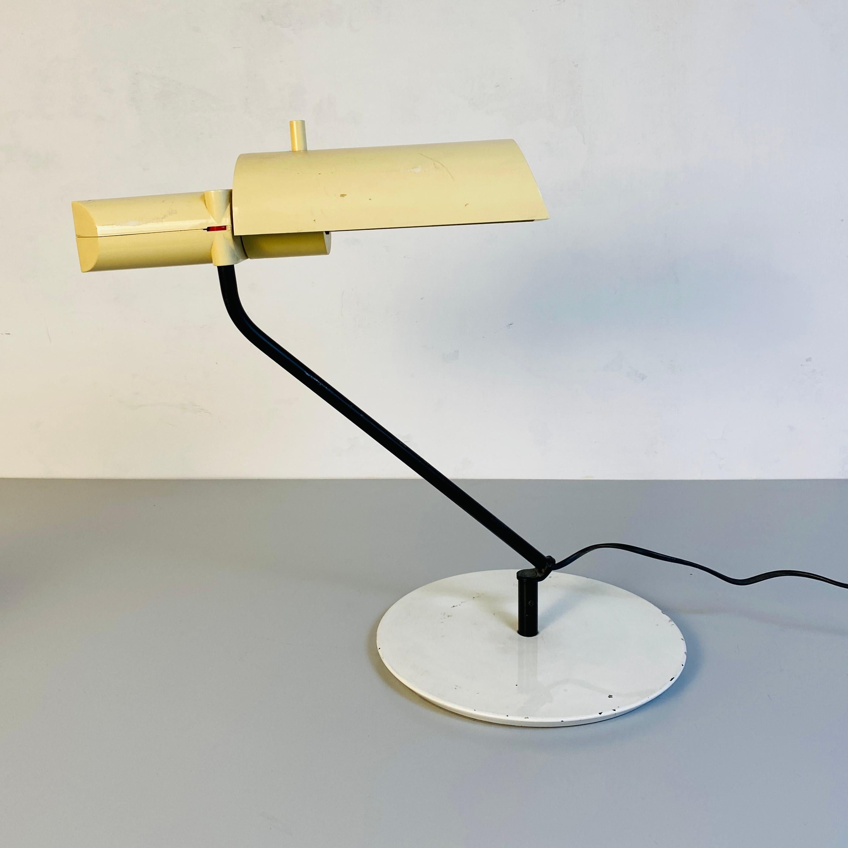 Mid-Century Modern Metal and Plastic Table Lamp with Irregular Structure, 1980s For Sale 4