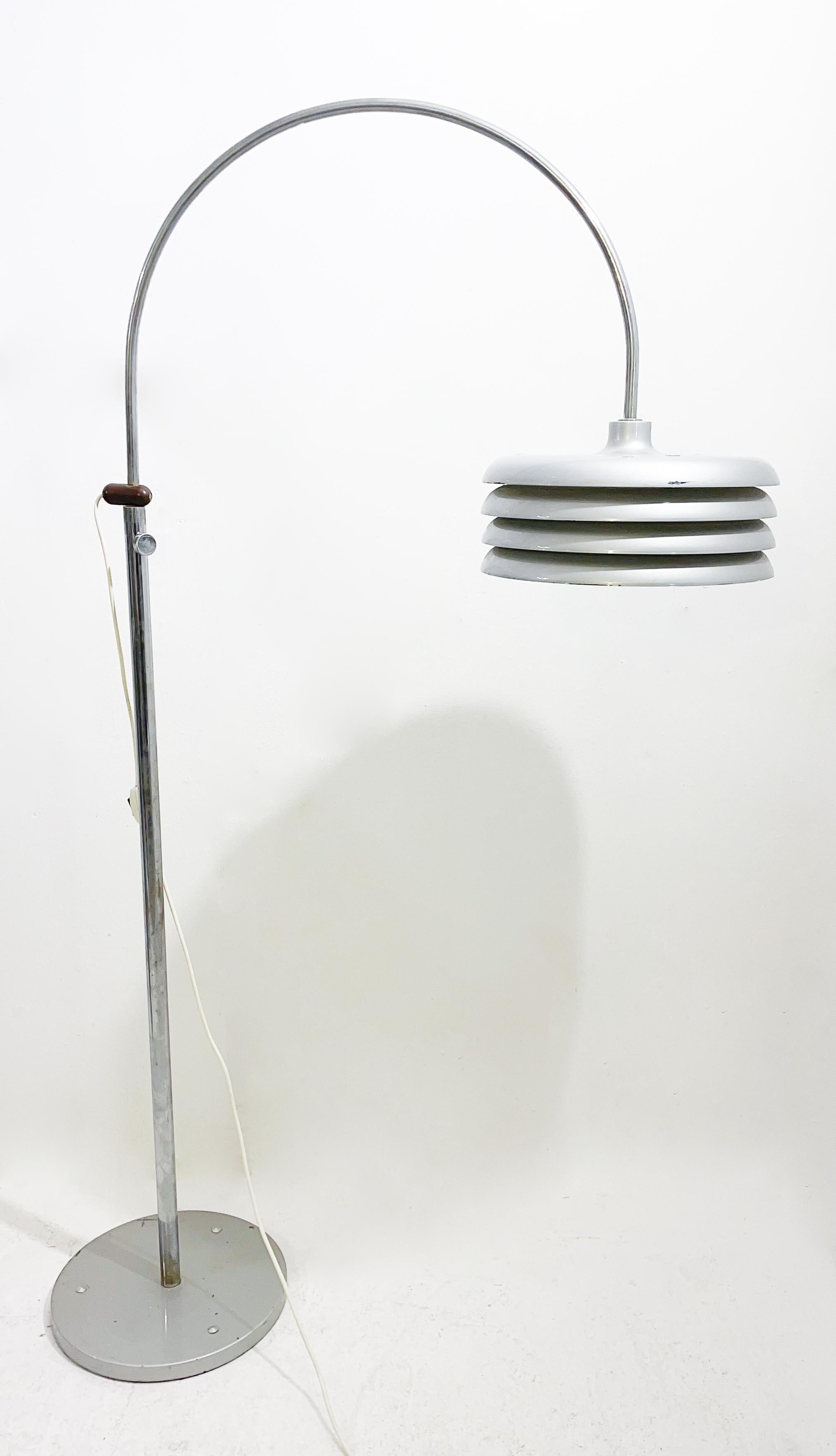 Ungherese Lampada da terra moderna in metallo di Borsfay Tamas, Ungheria, anni '70 in vendita