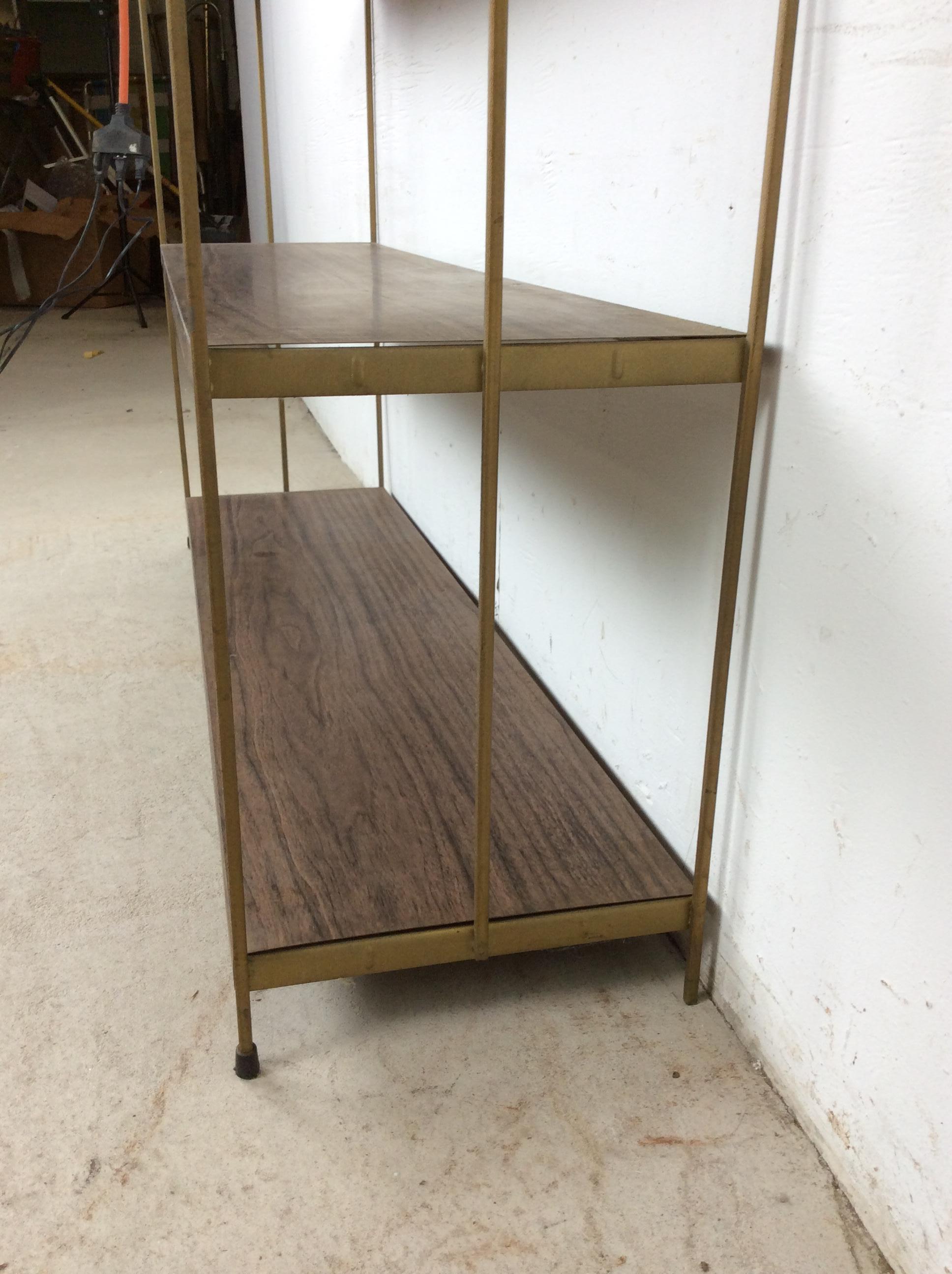 Mid Century Modern Metal Four Shelf Bookcase with Faux Wood Print in vendita 5