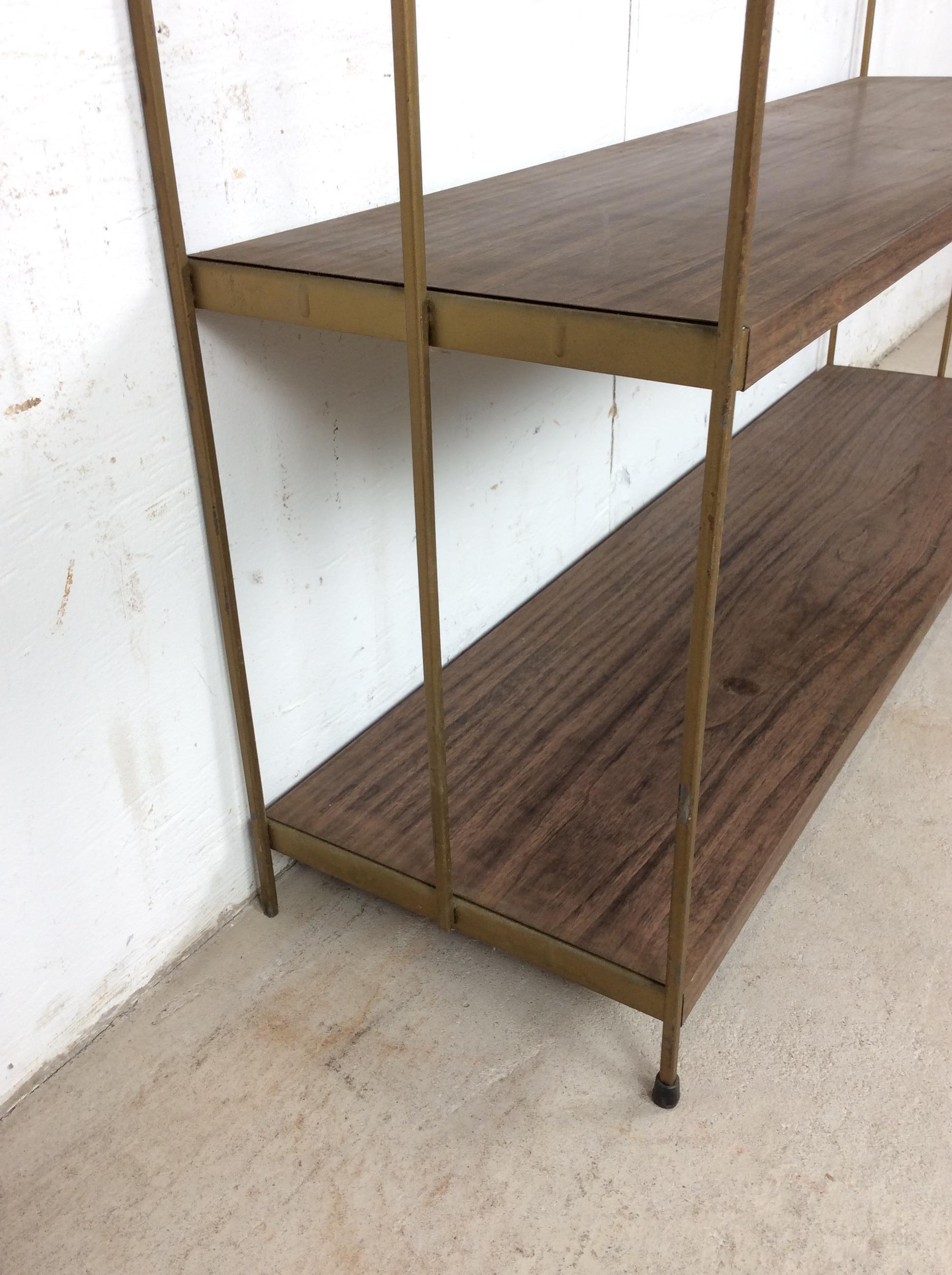 Mid Century Modern Metal Four Shelf Bookcase with Faux Wood Print in vendita 8