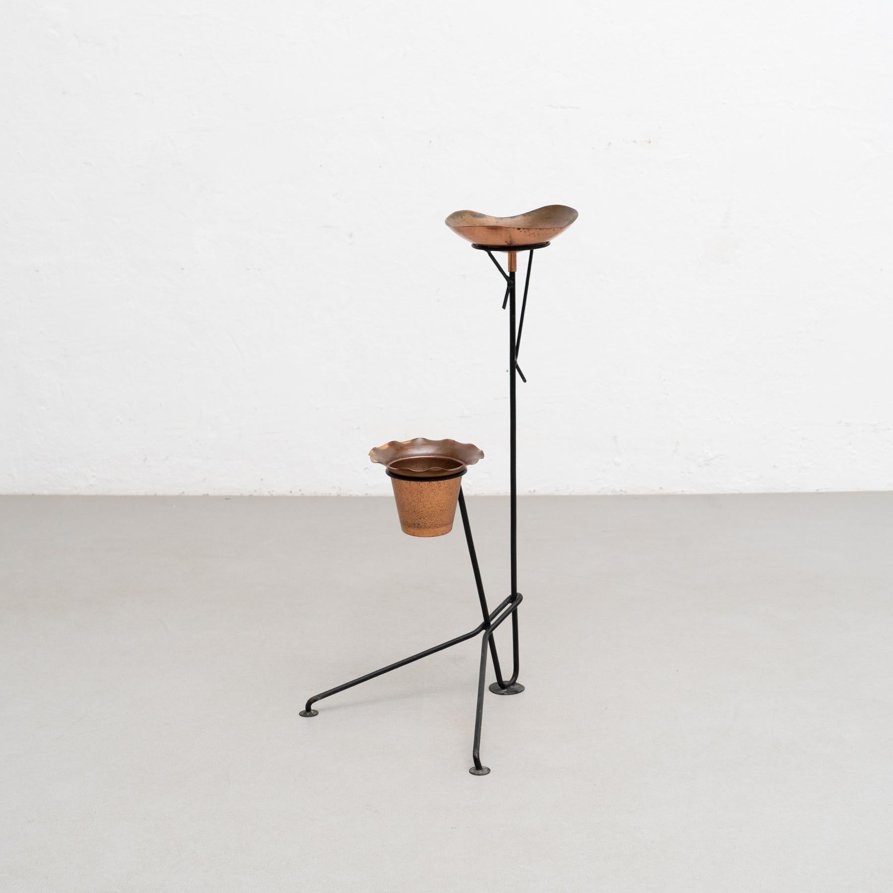 Mid-Century Modern Cendrier à plantes en métal français de la modernité du milieu du siècle, d'après Mathieu Matégot en vente