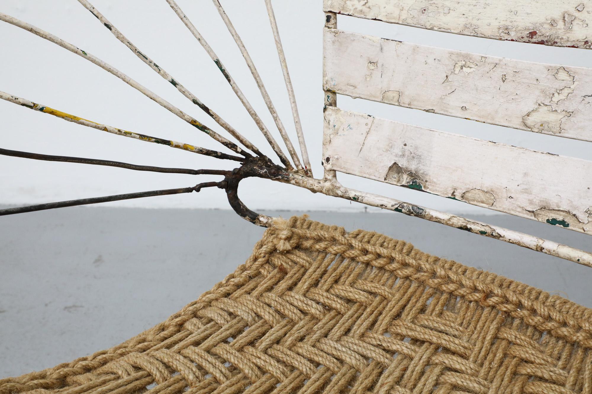 Sedia Hoop in metallo di metà secolo con struttura in metallo smaltato e seduta in corda intrecciata in vendita 4