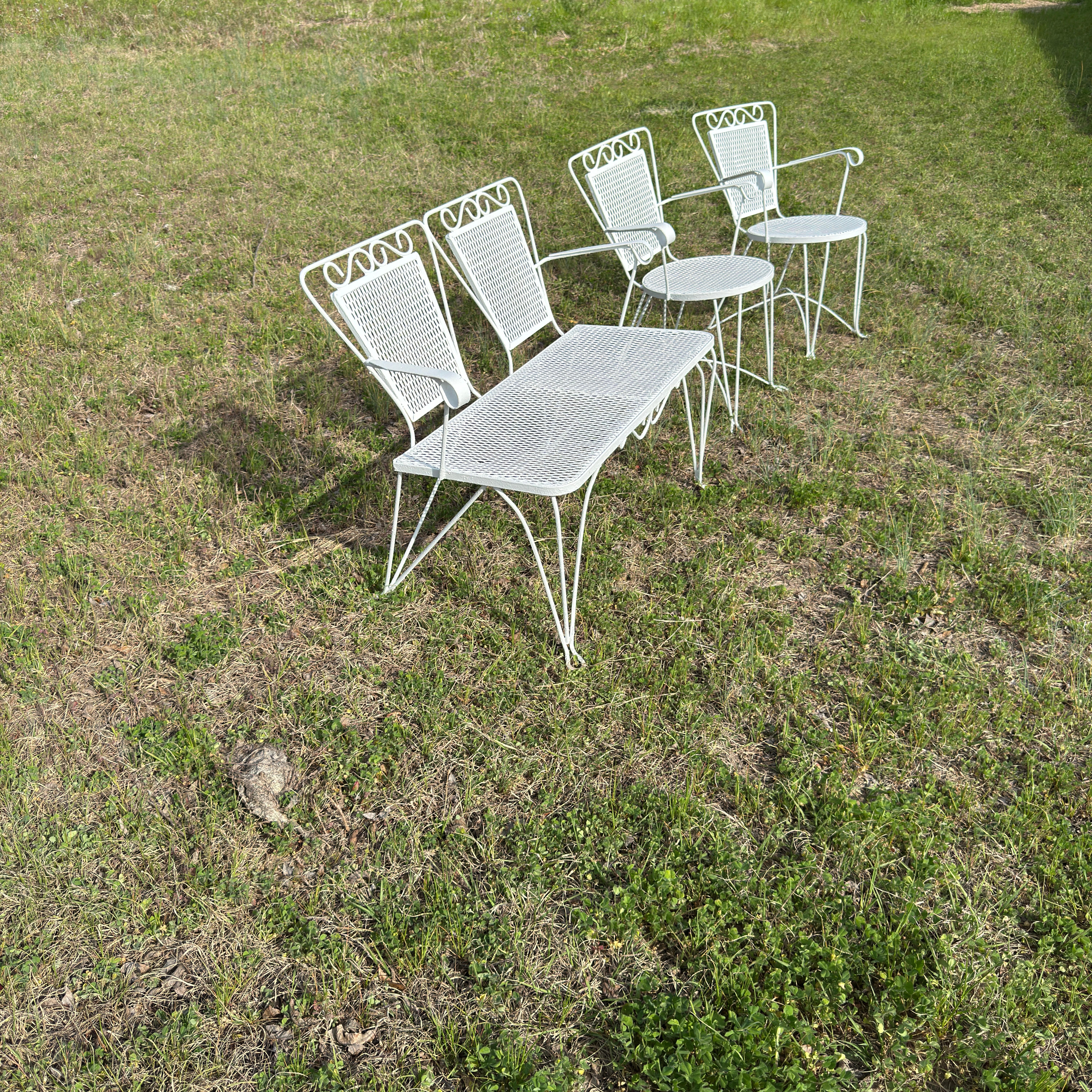 Mid Century Modern Metal Outdoor Furniture Set- 3 Pieces Moderno de mediados de siglo en venta