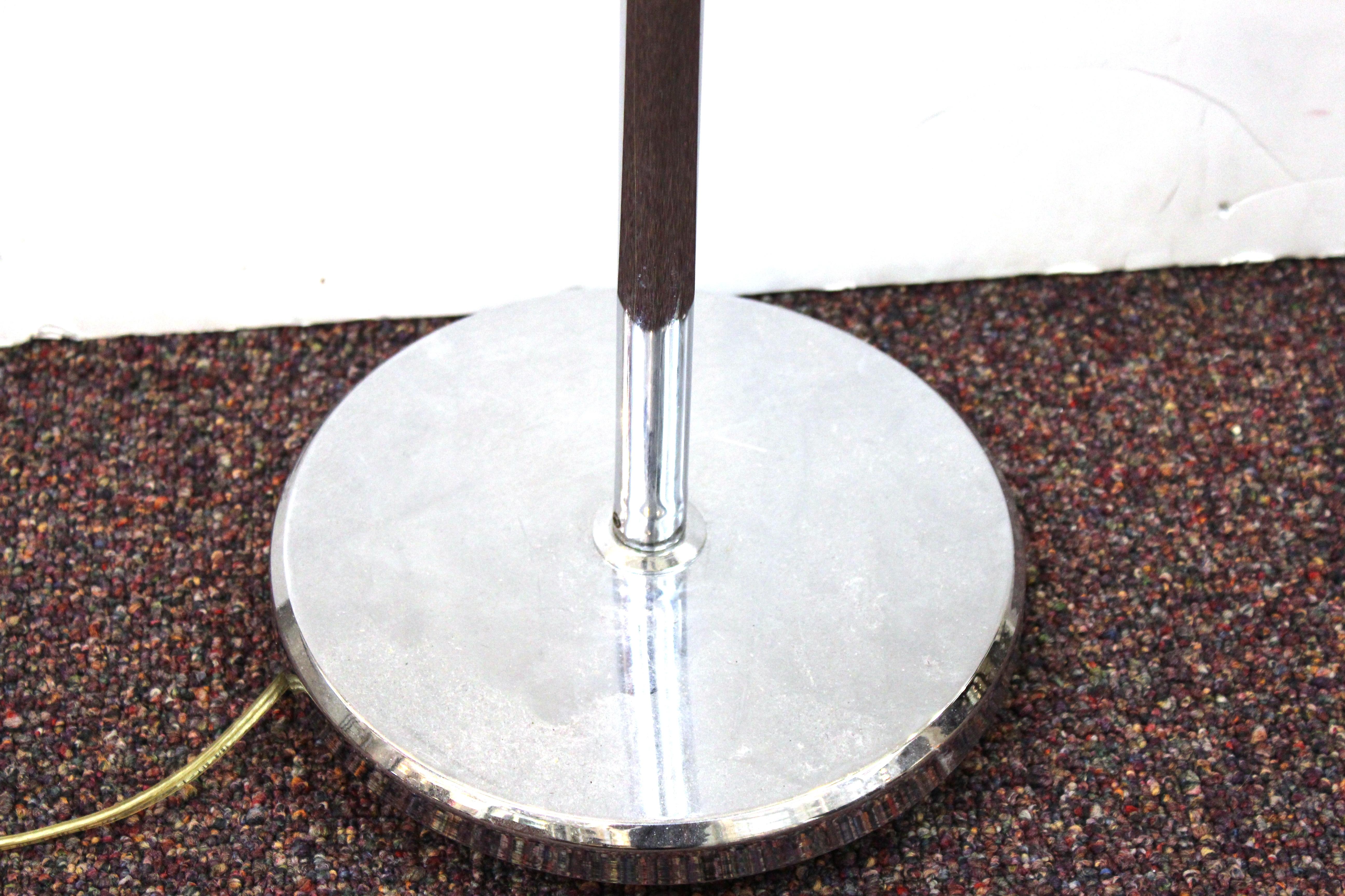 20th Century Mid-Century Modern Metal Reading Lamp with Adjustable Height For Sale