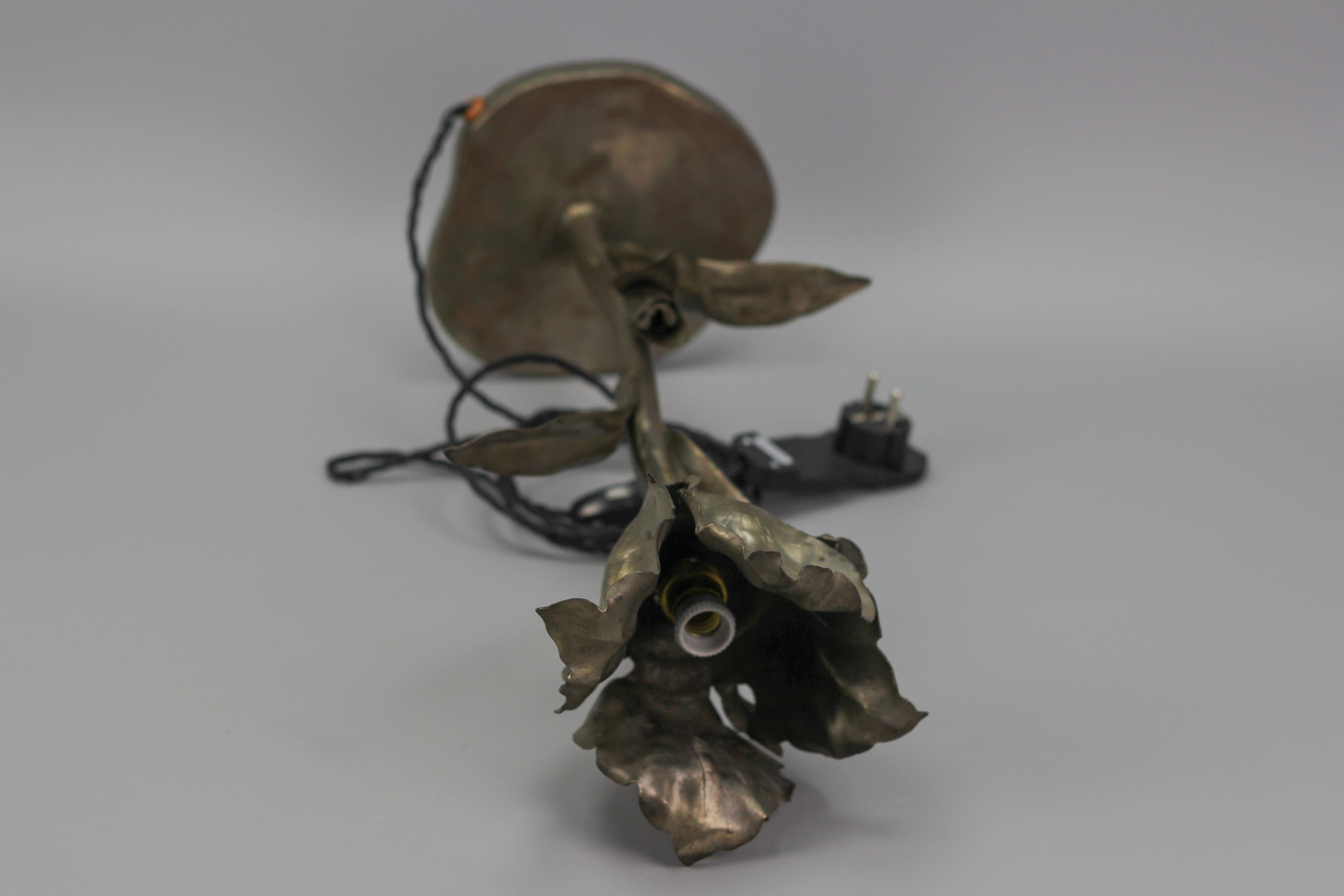 Mid-Century Modern Metal Table Lamp Flower For Sale 5
