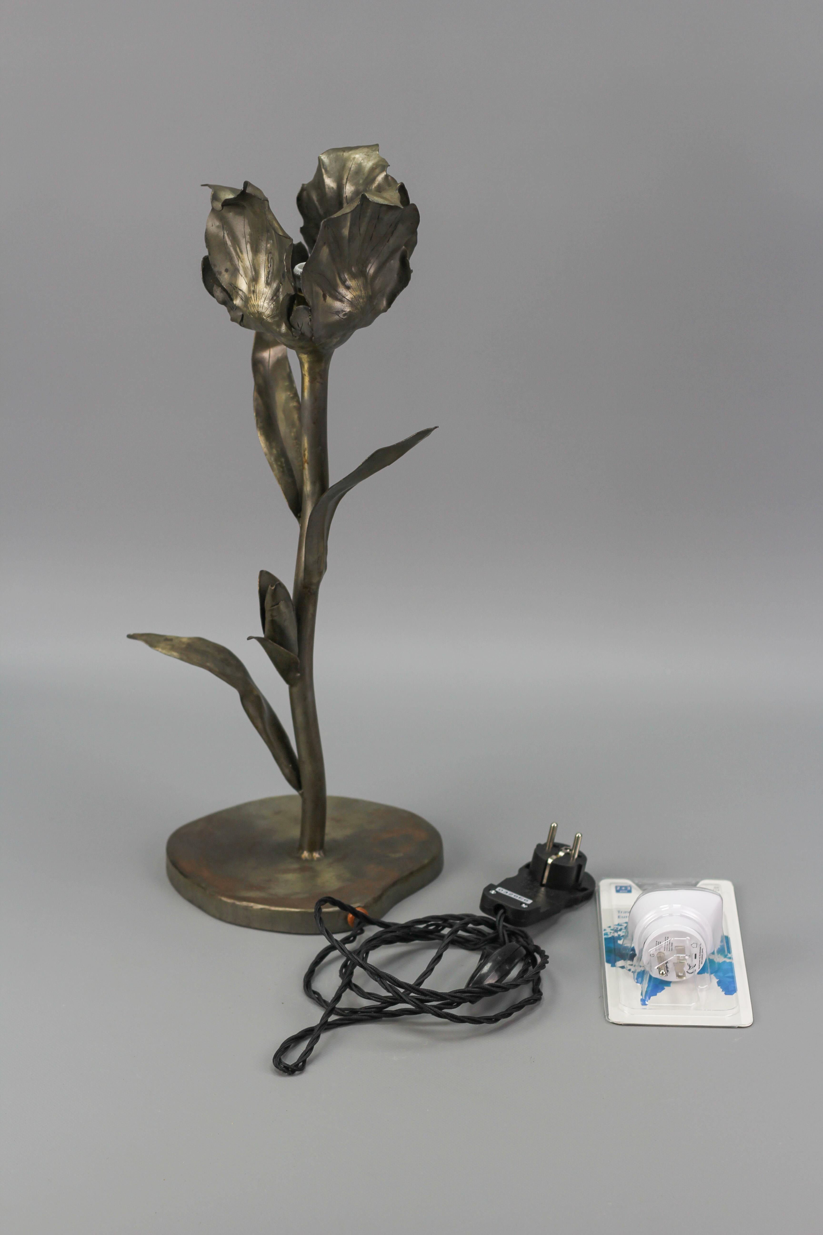 Mid-Century Modern Metal Table Lamp Flower For Sale 7
