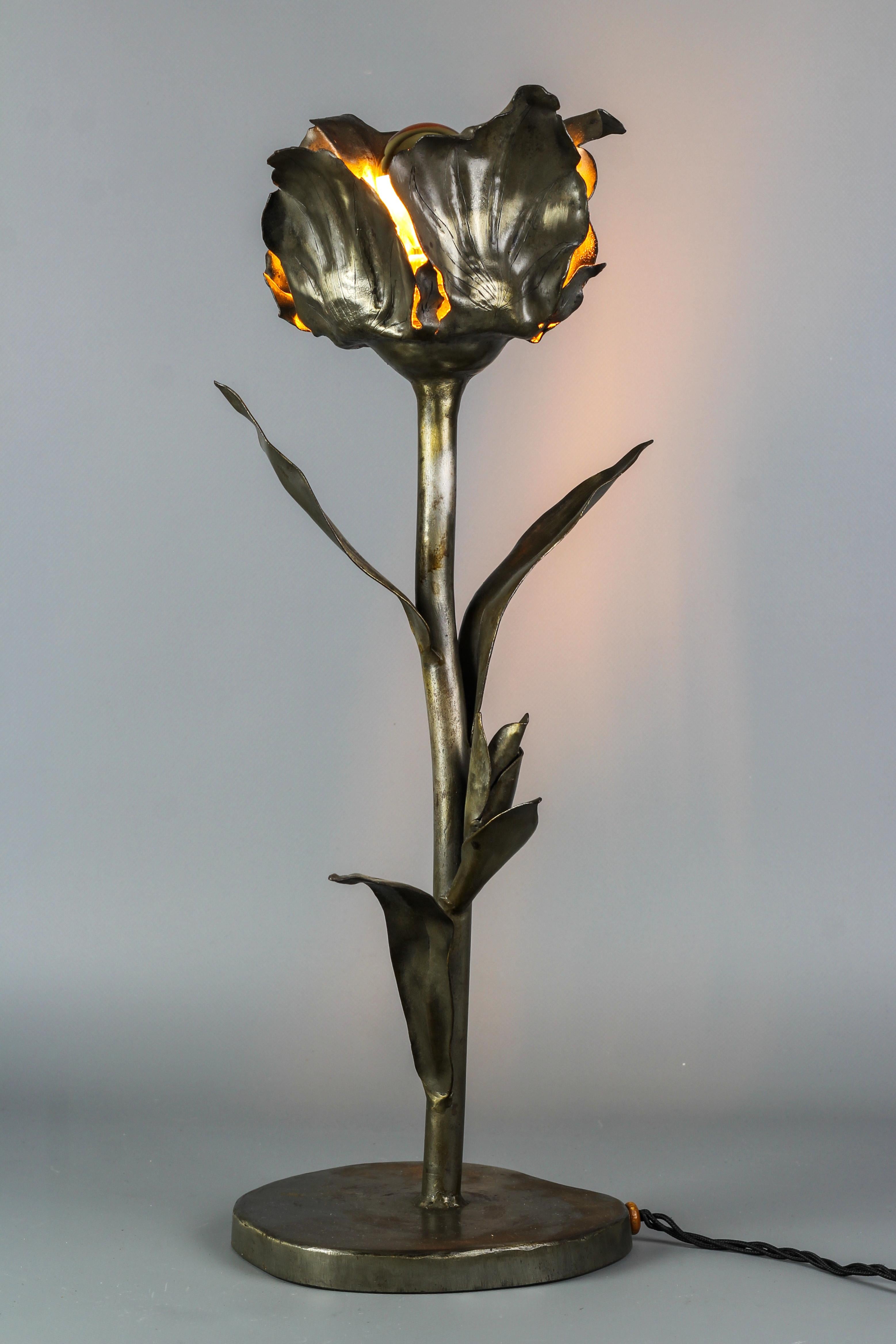Mid-Century Modern Metal Table Lamp Flower For Sale 10