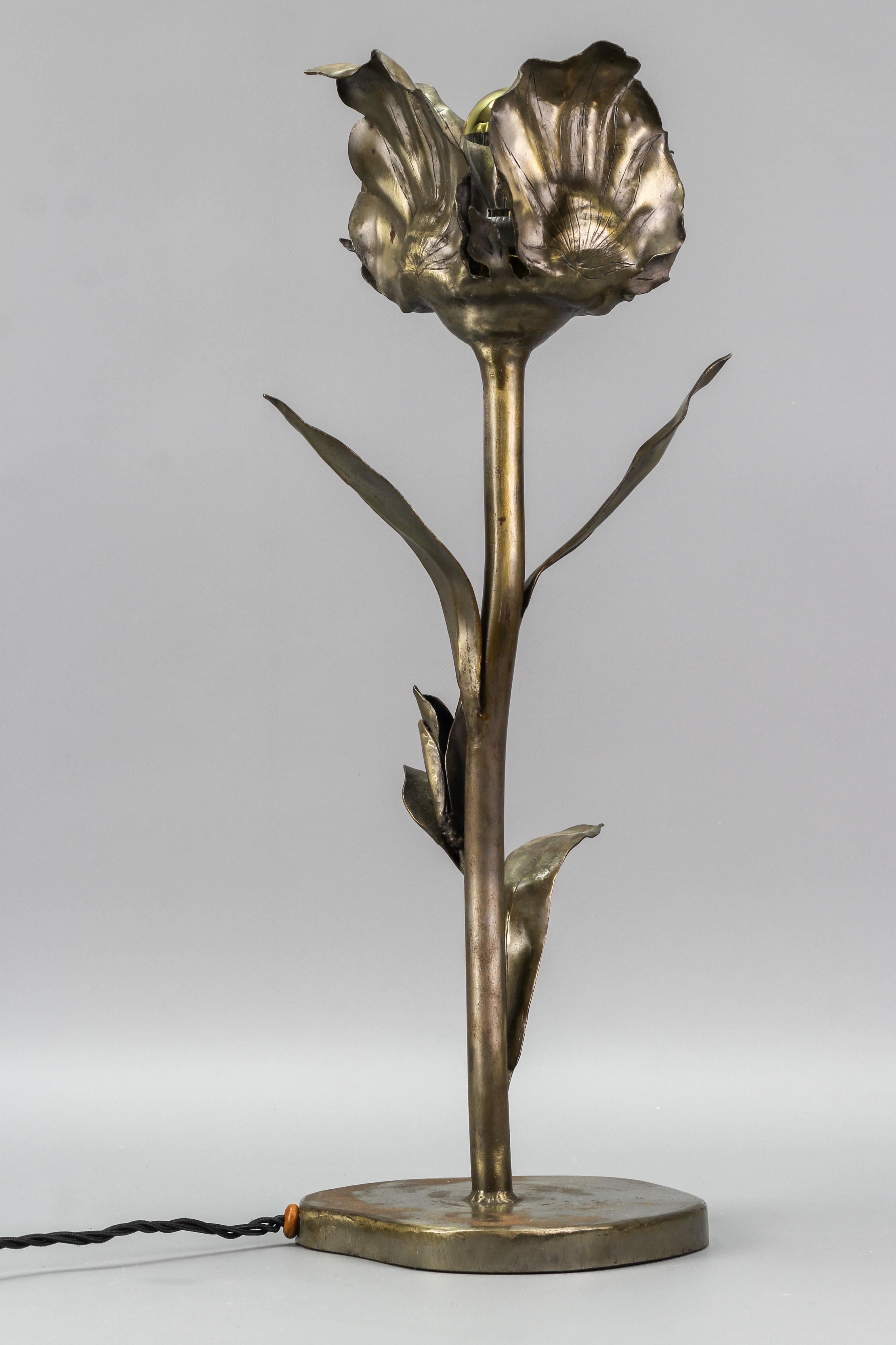 Mid-Century Modern Metal Table Lamp Flower For Sale 11