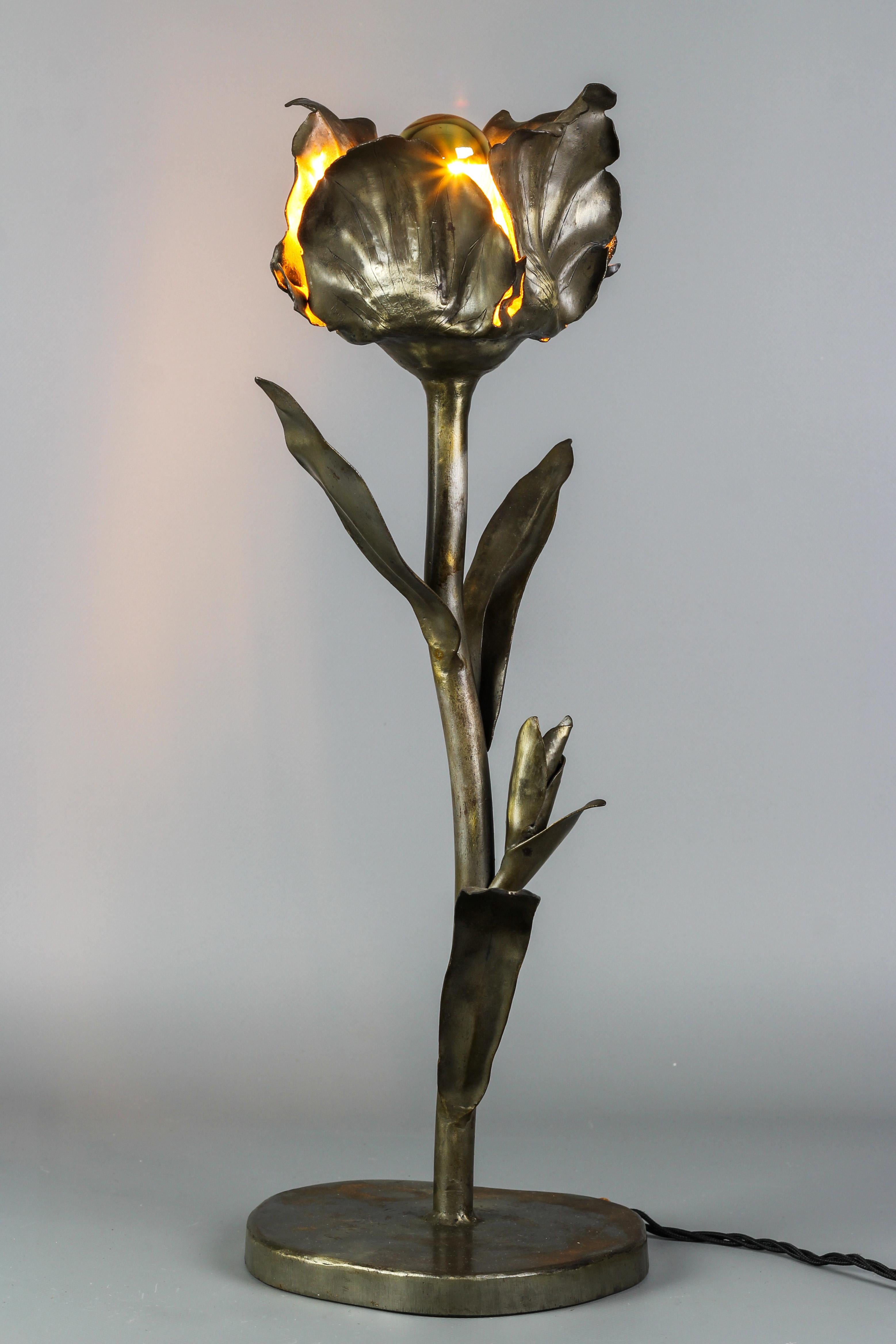 Mid-Century Modern Metal Table Lamp Flower For Sale 12