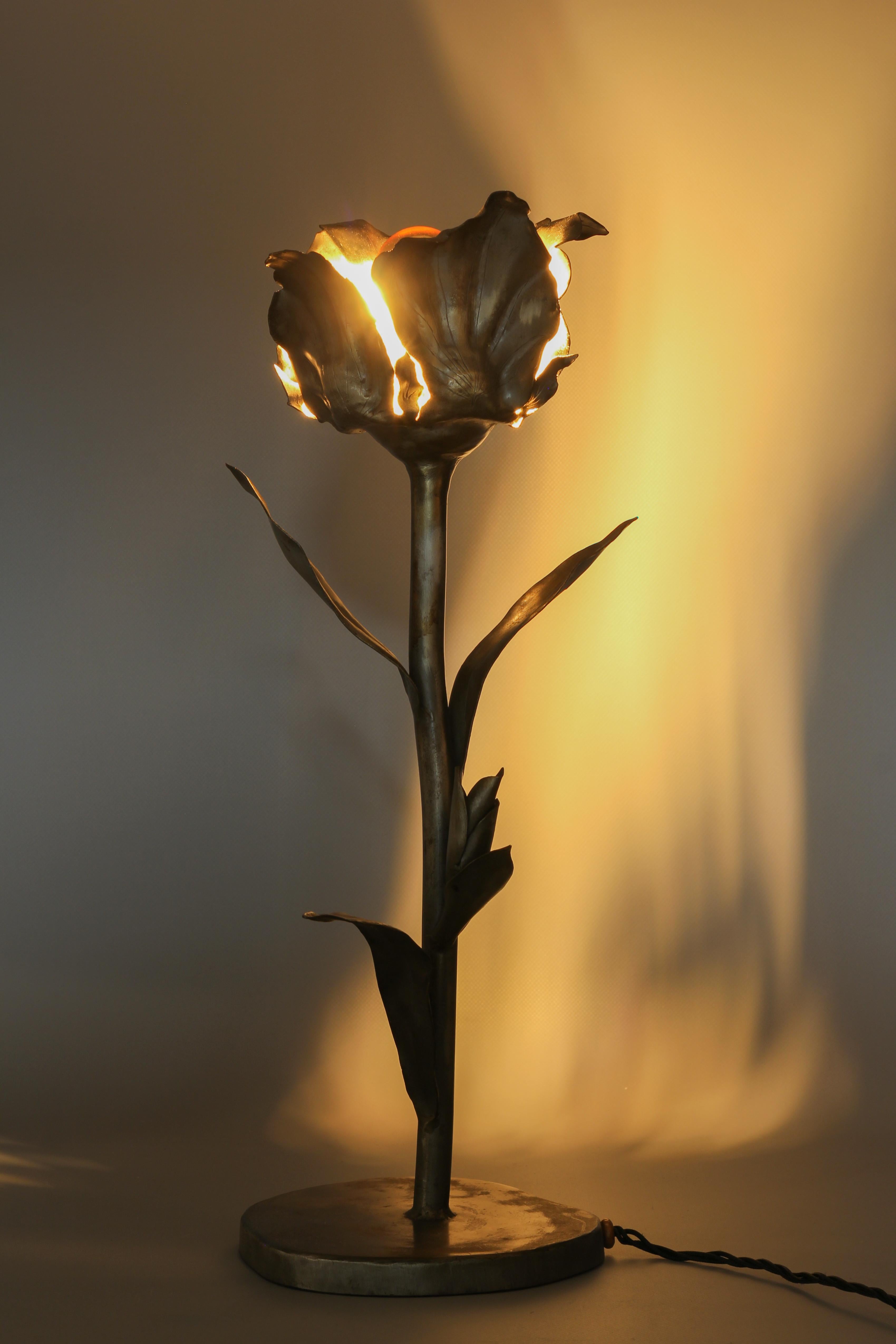 European Mid-Century Modern Metal Table Lamp Flower For Sale