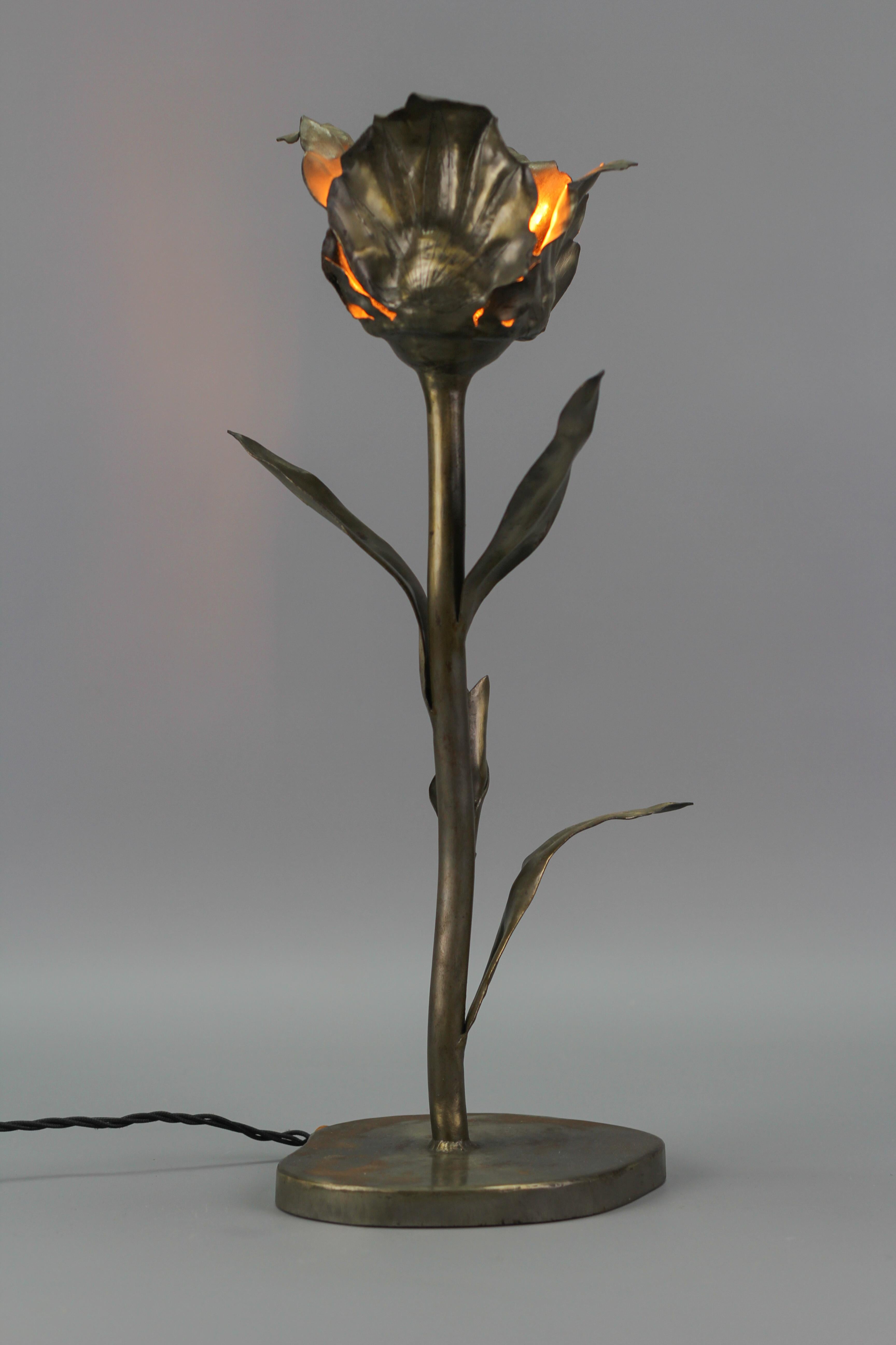Mid-Century Modern Metal Table Lamp Flower In Good Condition For Sale In Barntrup, DE
