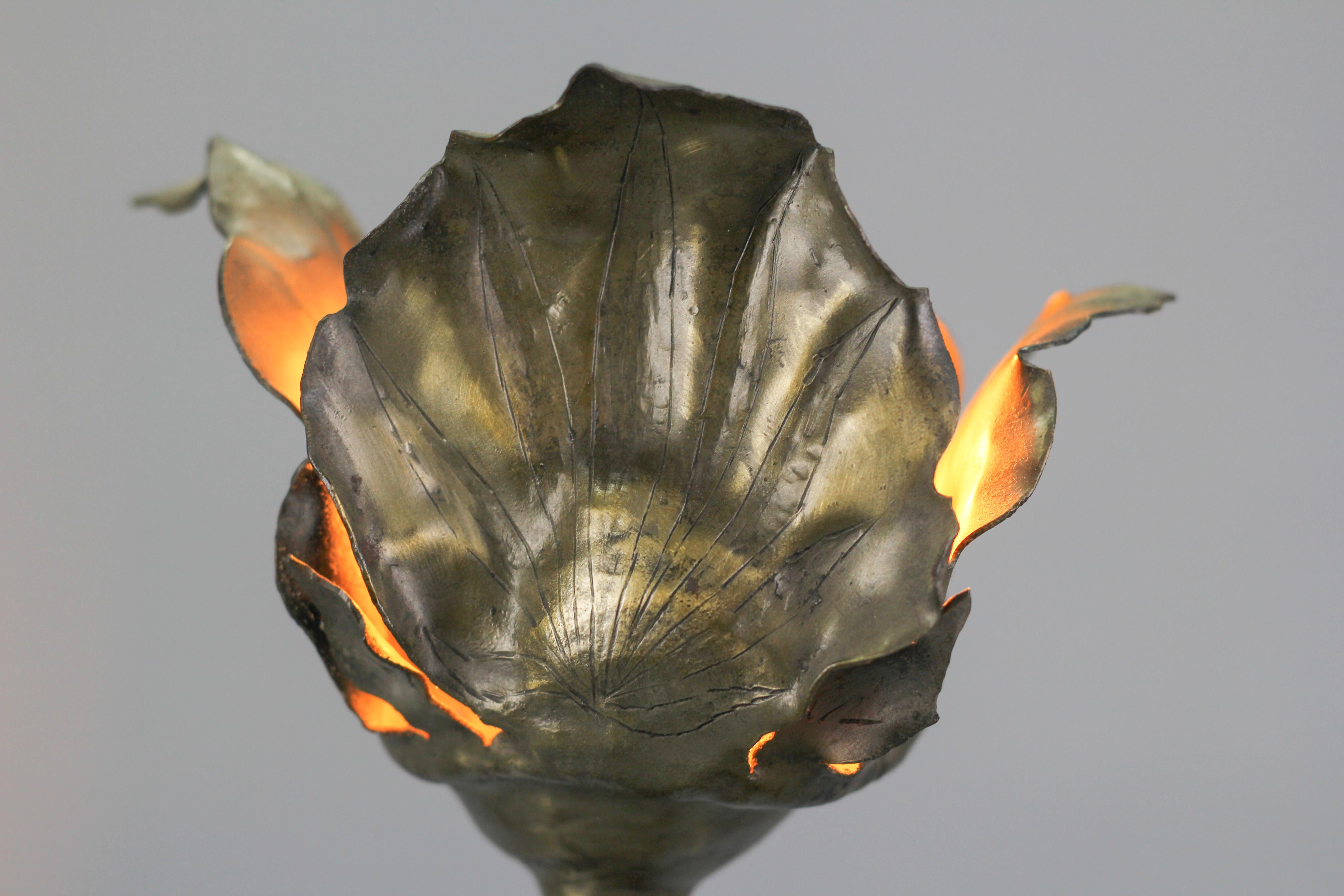 Mid-Century Modern Metall Tischlampe Flower im Angebot 2