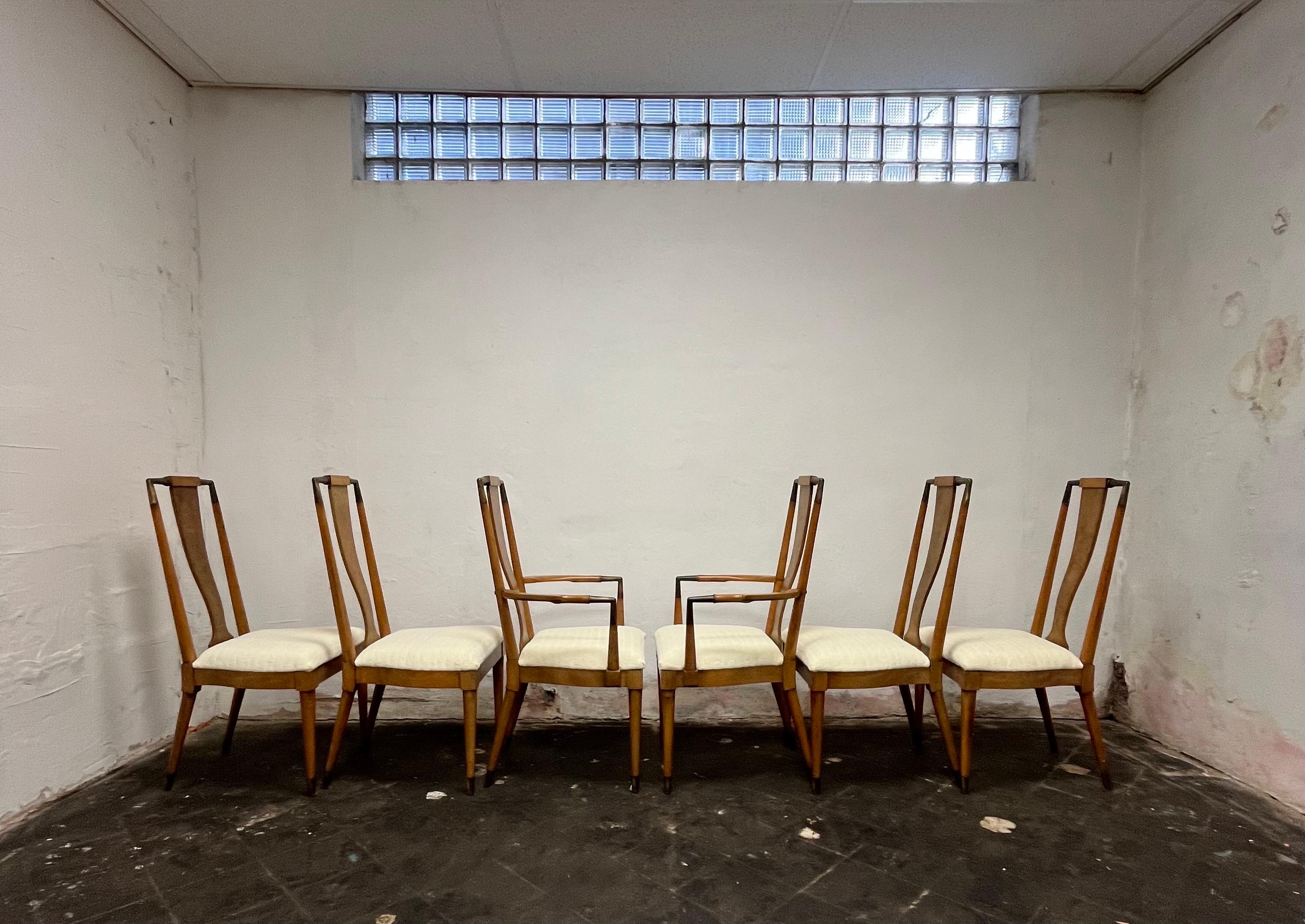 Bellissimo set di sei sedie da pranzo moderne della metà del secolo attribuite a William Clingman per la Collection'S di J.L.A. Metz Furniture. Caratterizzato da accenti in metallo e schienali in radica. Il set è composto da due poltrone e quattro