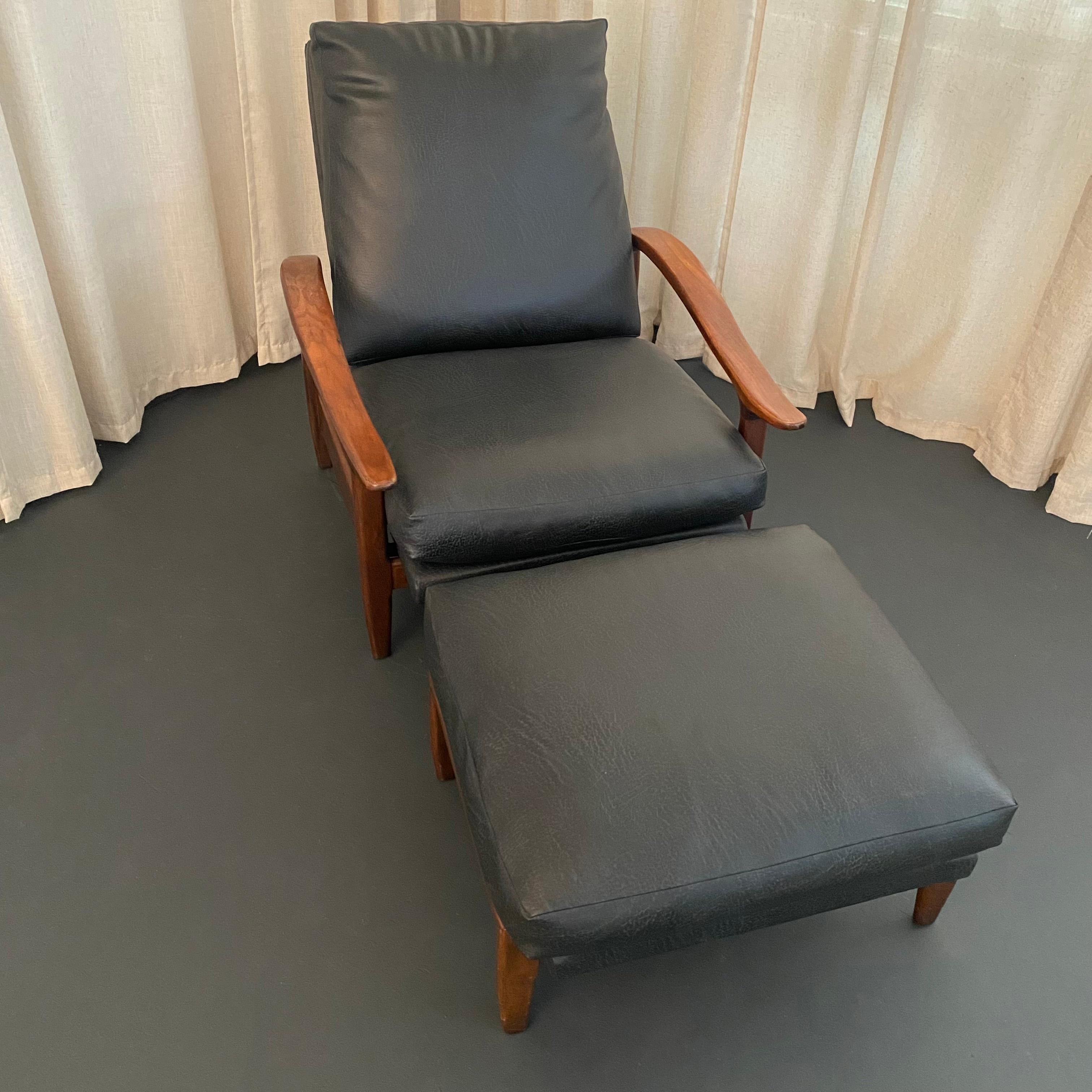 Mid-Century Modern Milo Baughman Attributed Black Leather Recliner Ottoman Set For Sale 5