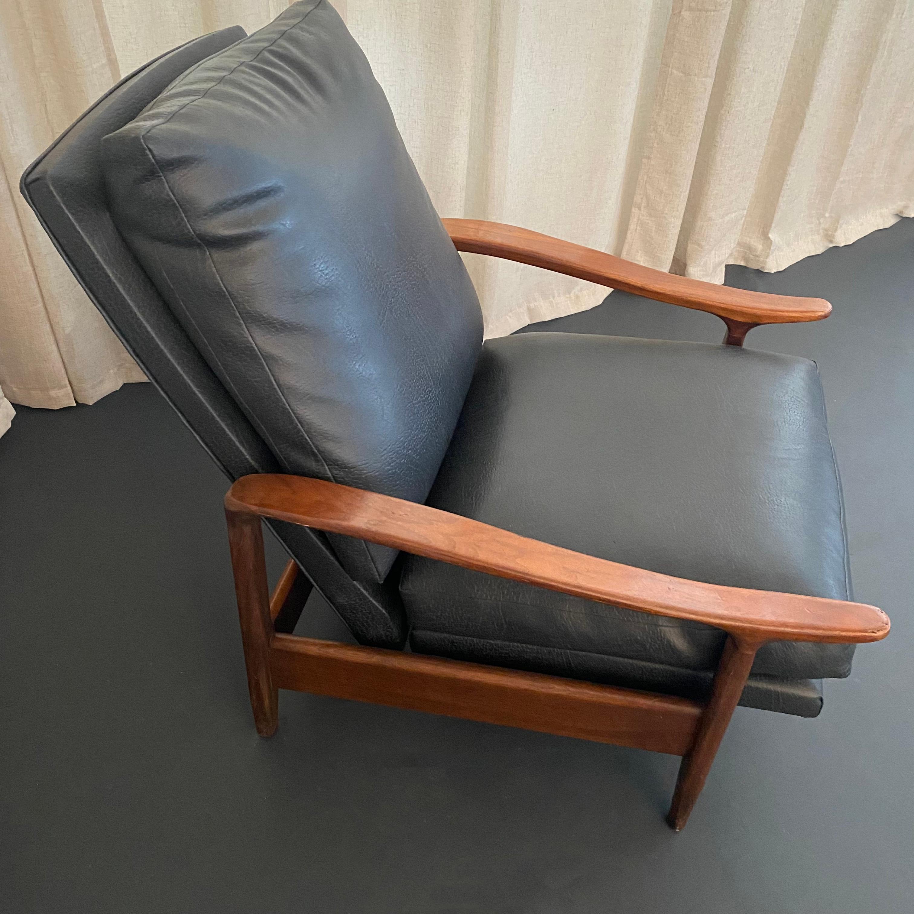 Mid-Century Modern Milo Baughman Attributed Black Leather Recliner Ottoman Set For Sale 6
