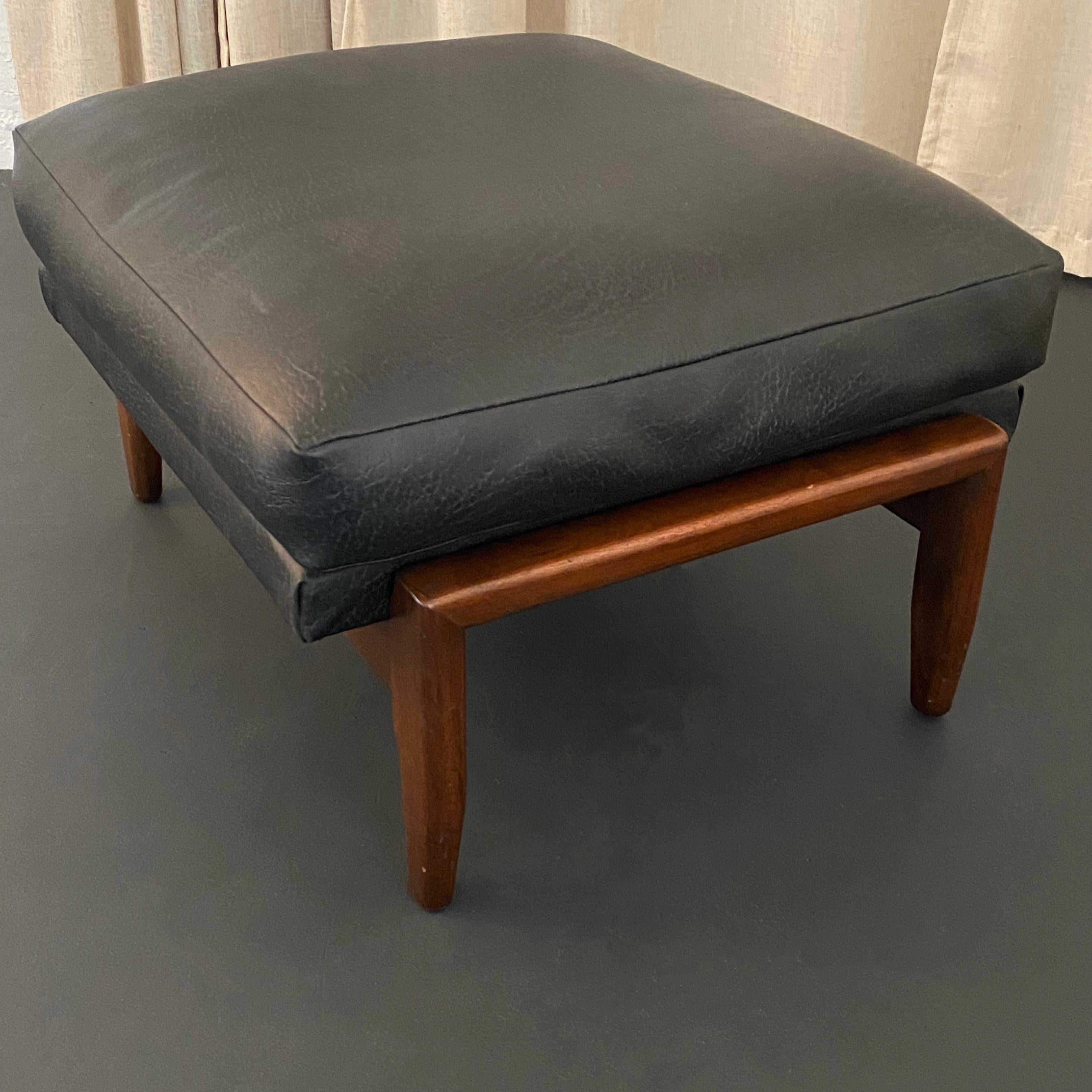 Mid-Century Modern Milo Baughman Attributed Black Leather Recliner Ottoman Set For Sale 8