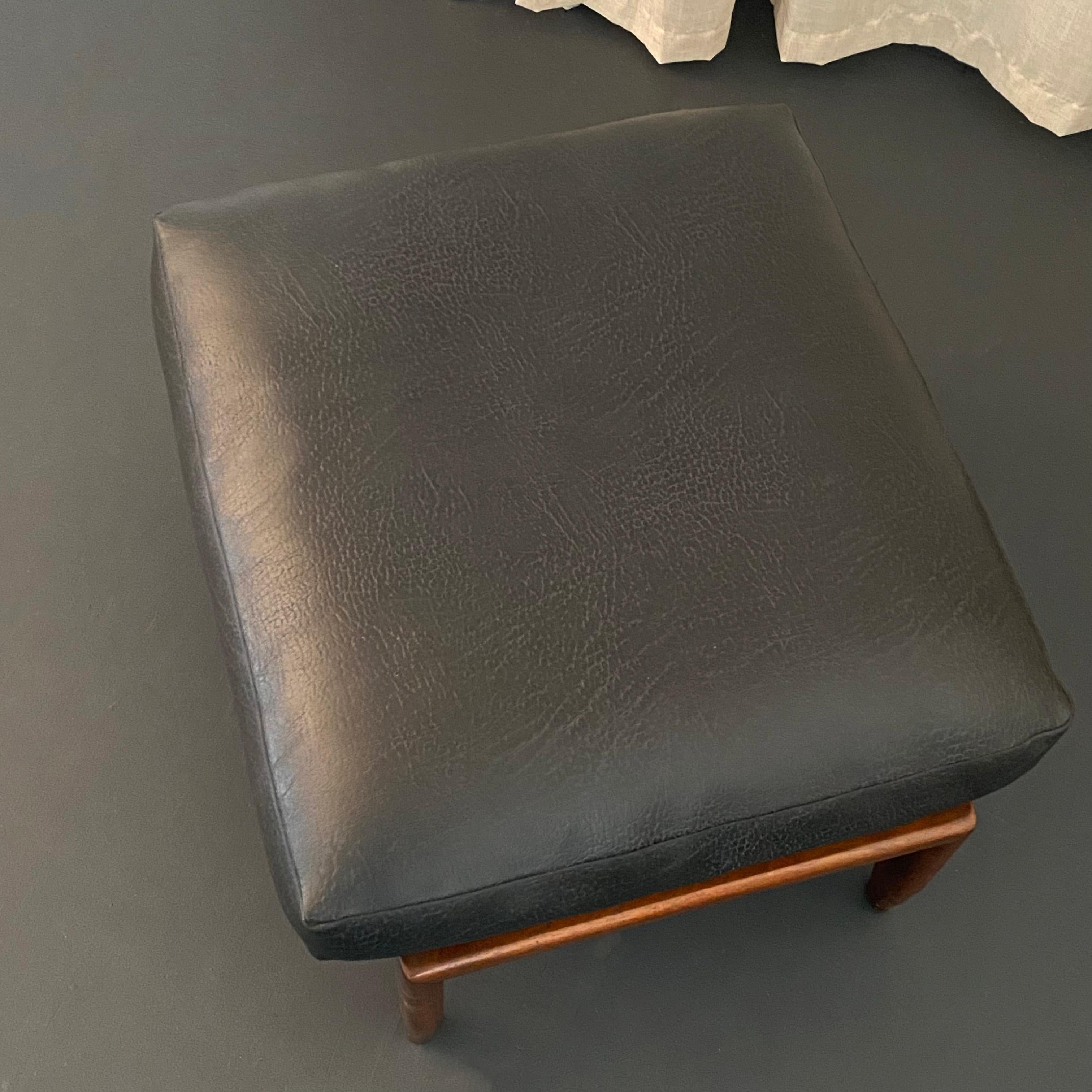 Mid-Century Modern Milo Baughman Attributed Black Leather Recliner Ottoman Set For Sale 9