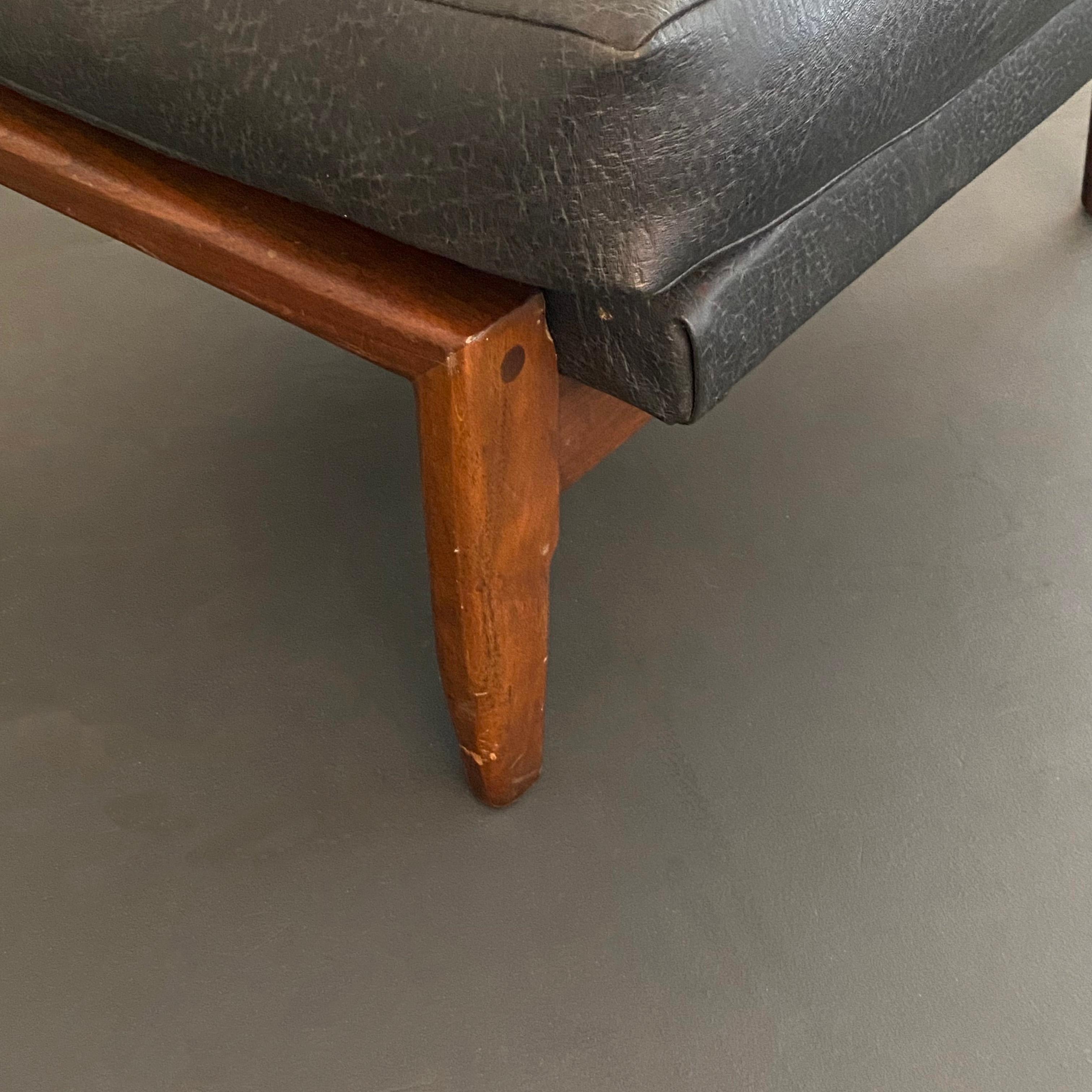 Mid-Century Modern Milo Baughman Attributed Black Leather Recliner Ottoman Set For Sale 11