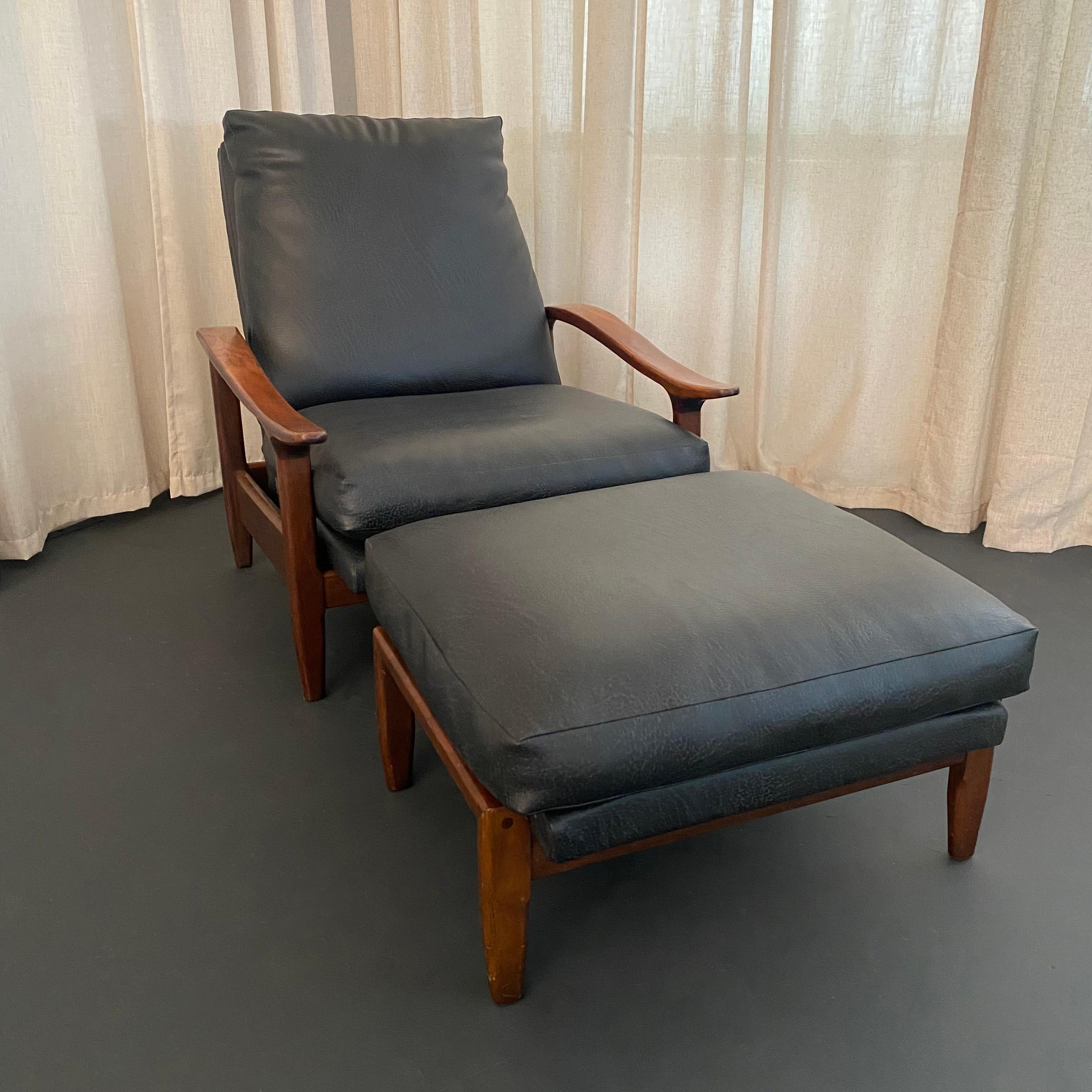 American Mid-Century Modern Milo Baughman Attributed Black Leather Recliner Ottoman Set For Sale