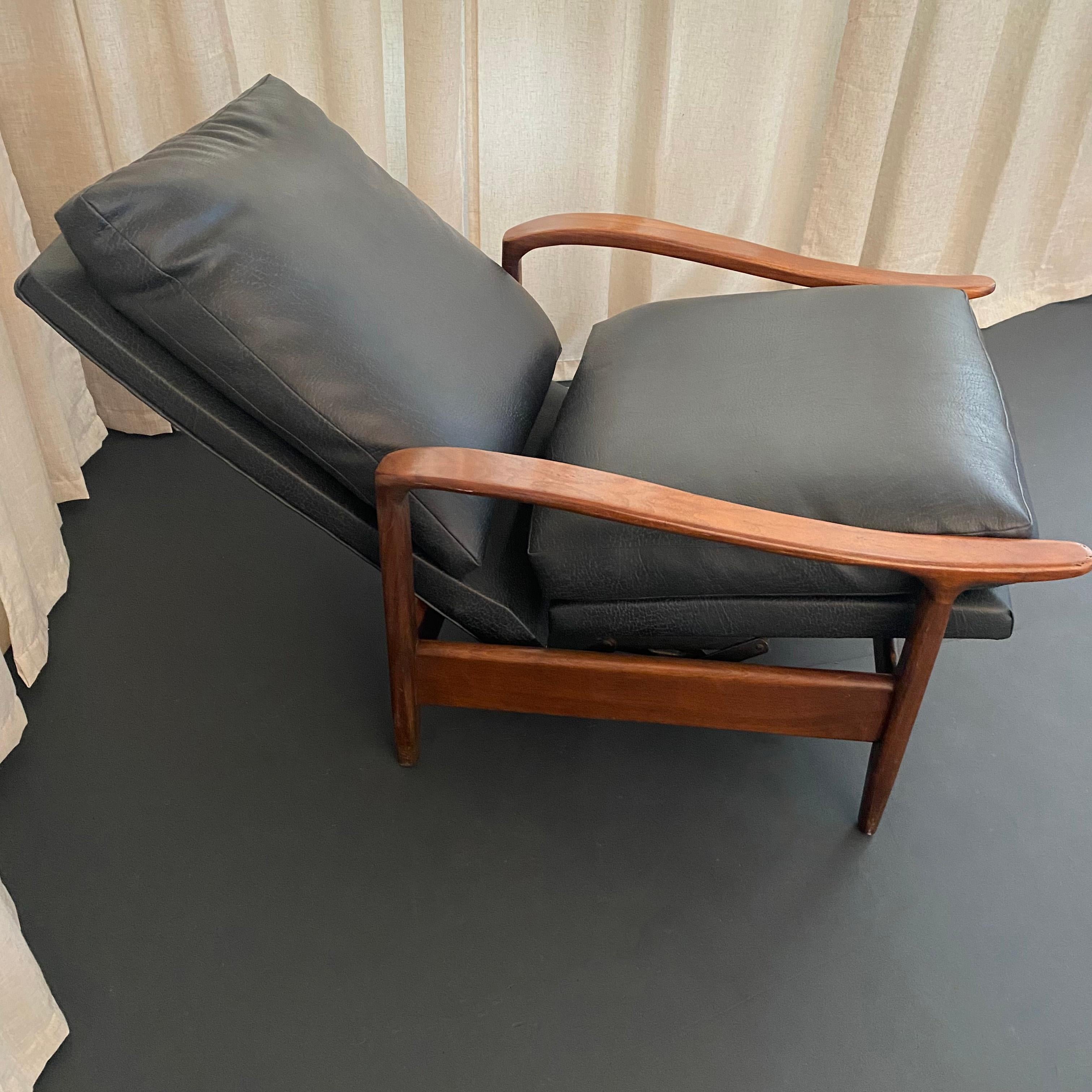 20th Century Mid-Century Modern Milo Baughman Attributed Black Leather Recliner Ottoman Set For Sale