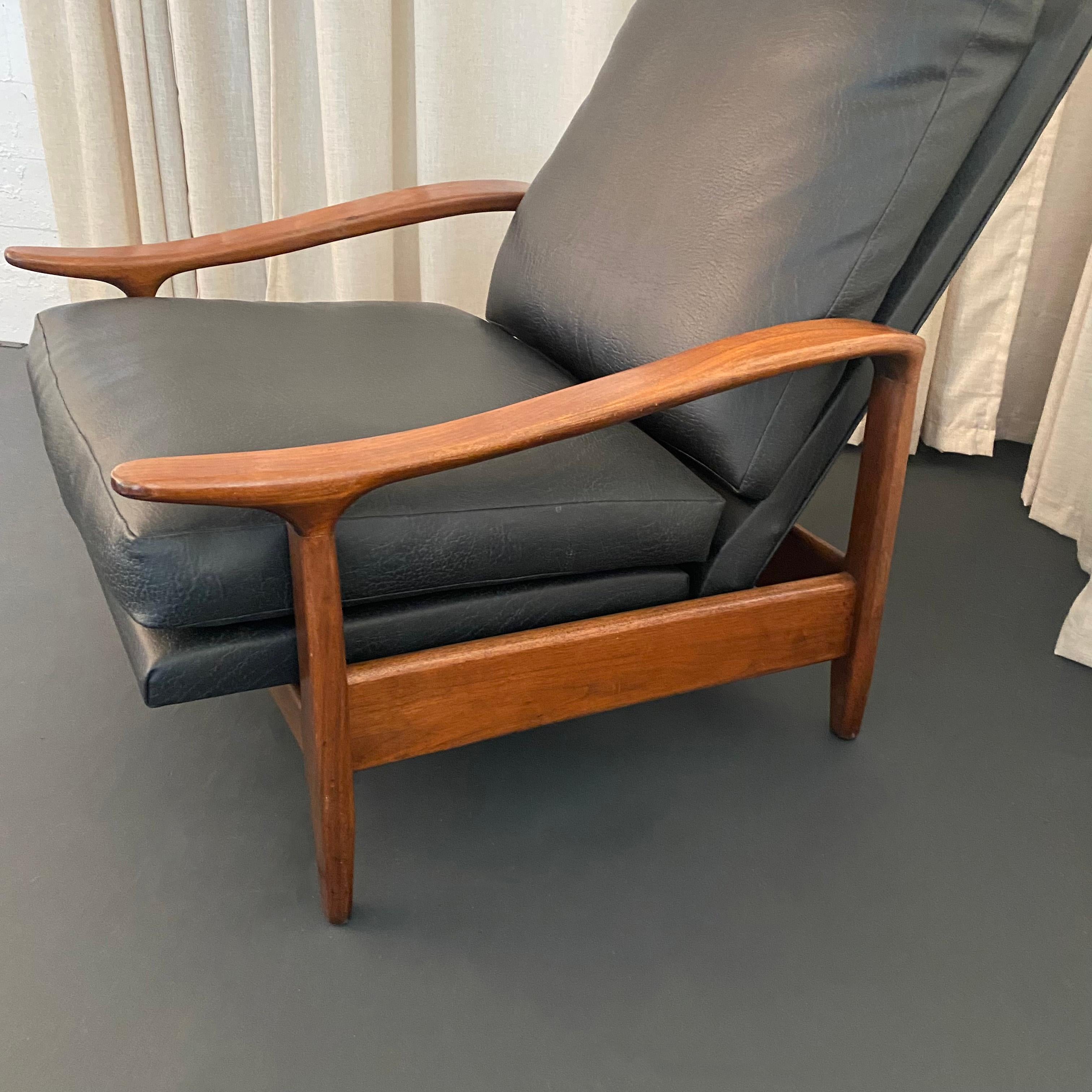 Mid-Century Modern Milo Baughman Attributed Black Leather Recliner Ottoman Set For Sale 2