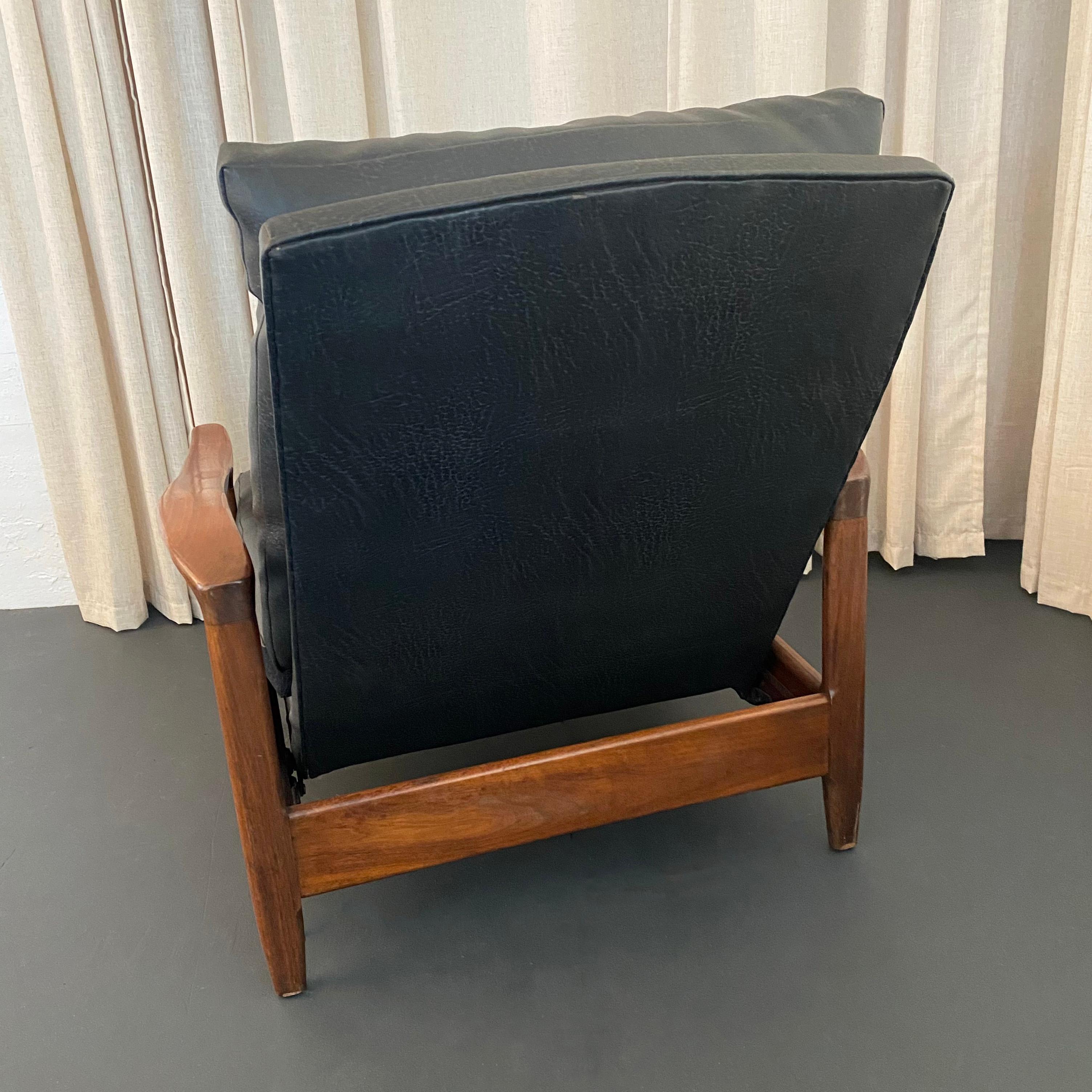 Mid-Century Modern Milo Baughman Attributed Black Leather Recliner Ottoman Set For Sale 4