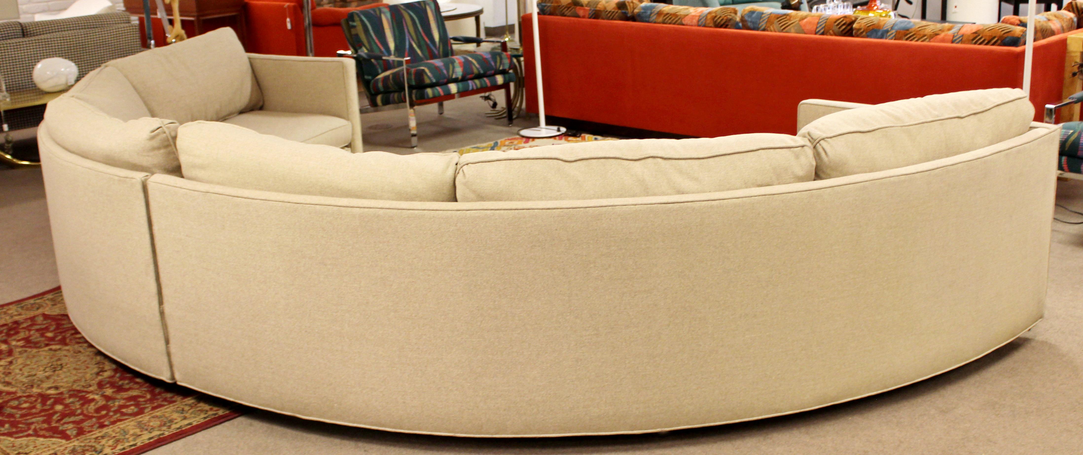 American Mid-Century Modern Milo Baughman Beige Curved 2-Piece Sectional Sofa, 1970s