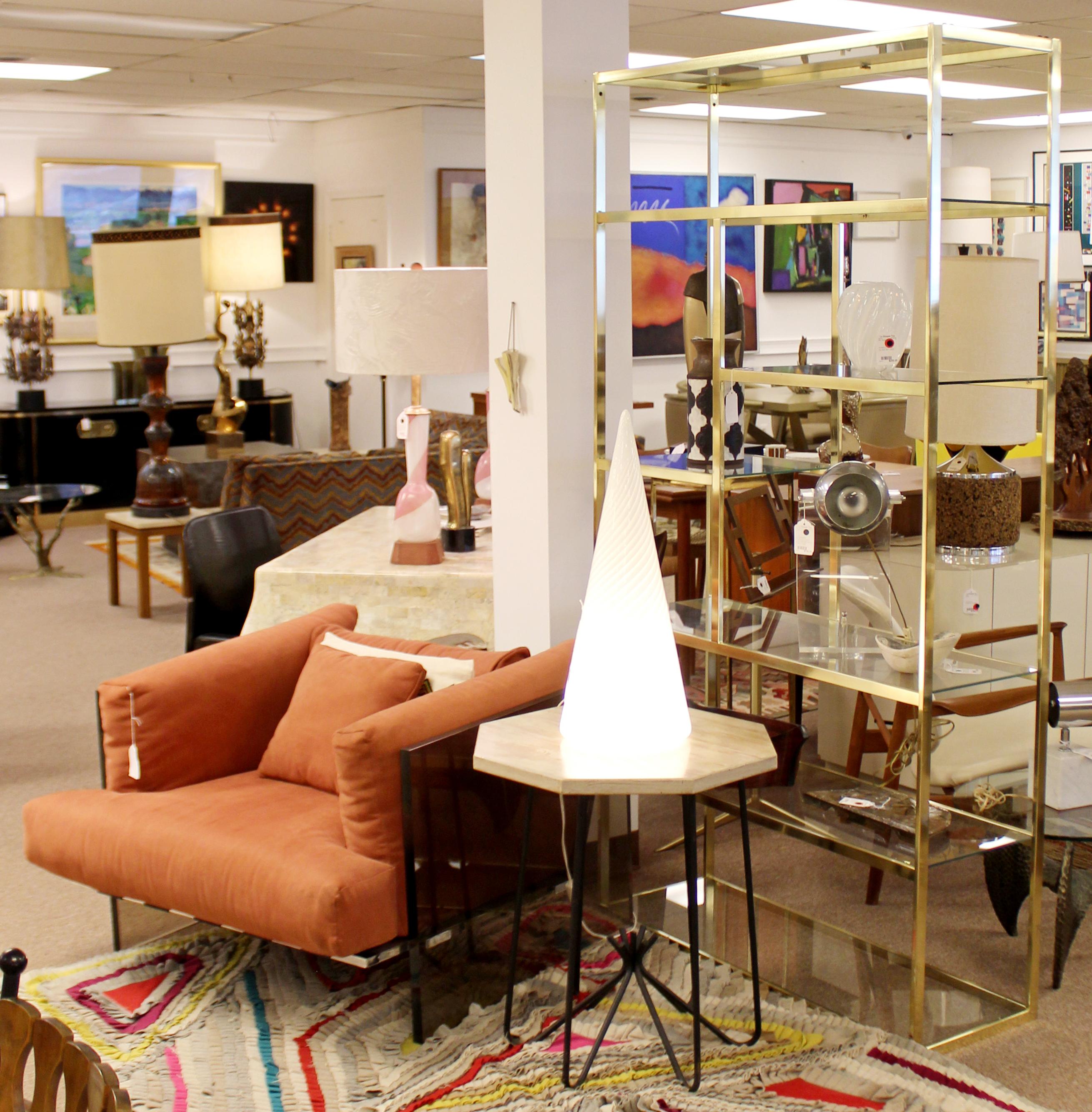 Mid-Century Modern Milo Baughman Brass & Glass Shelving Unit Étagère, 1970s In Good Condition In Keego Harbor, MI