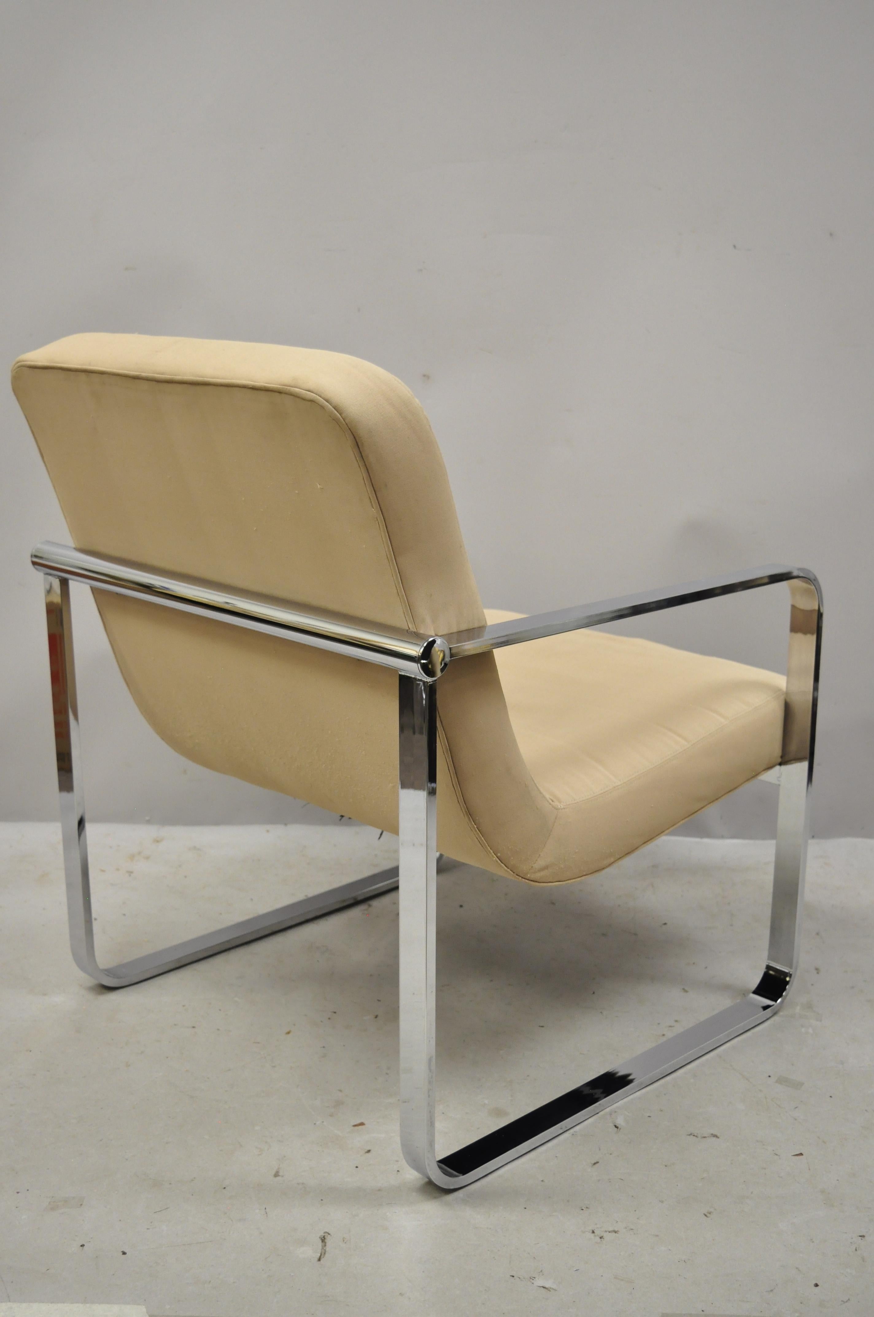 Mid-Century Modern chrome flat bar Art Deco lounge chair. Item features a polished chrome frame, very nice vintage item, clean modernist lines, circa mid-20th century. Measurements: 32