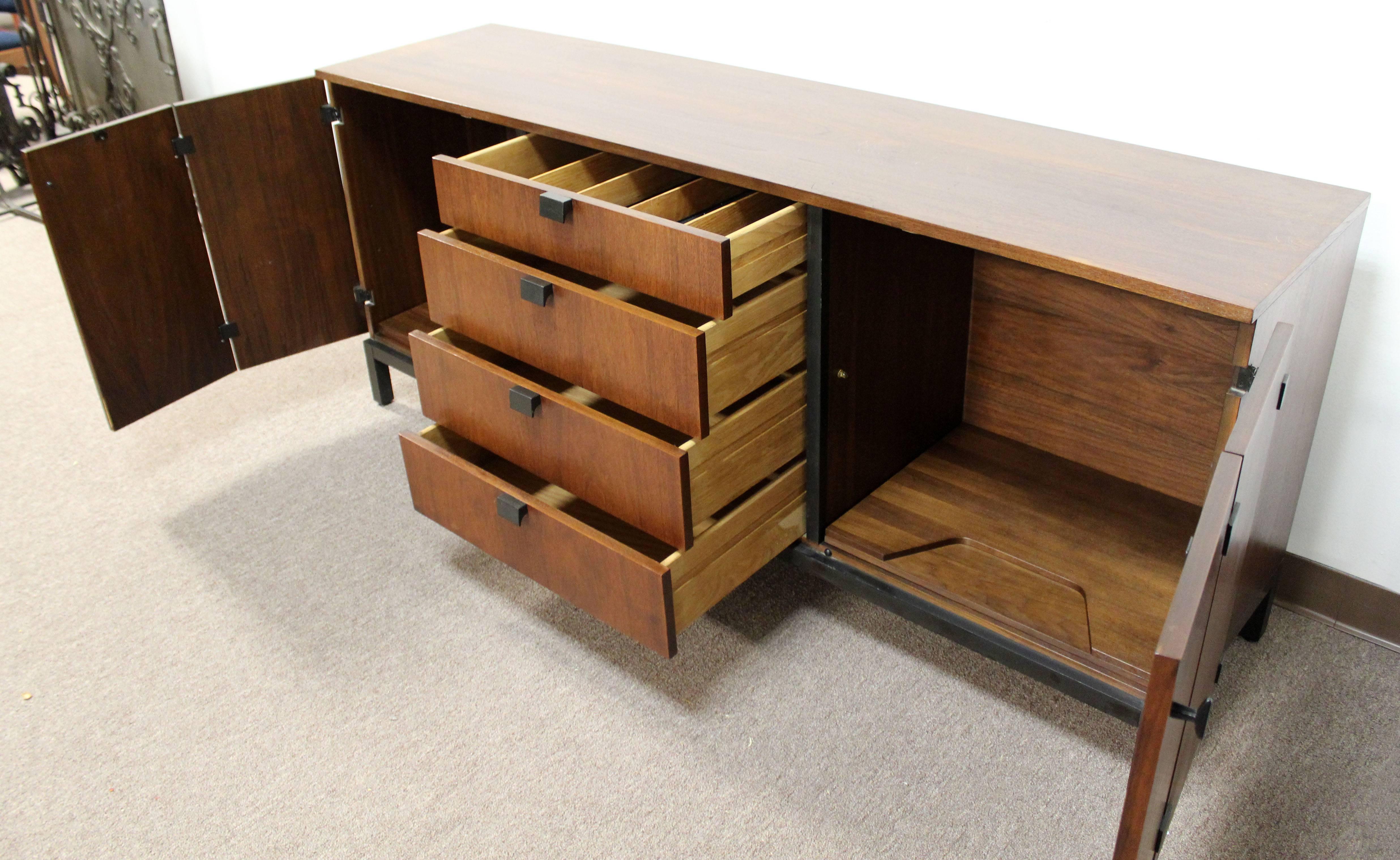 Mid-Century Modern Merton Gershun for Dillingham Walnut Credenza and Hutch, 60's 2