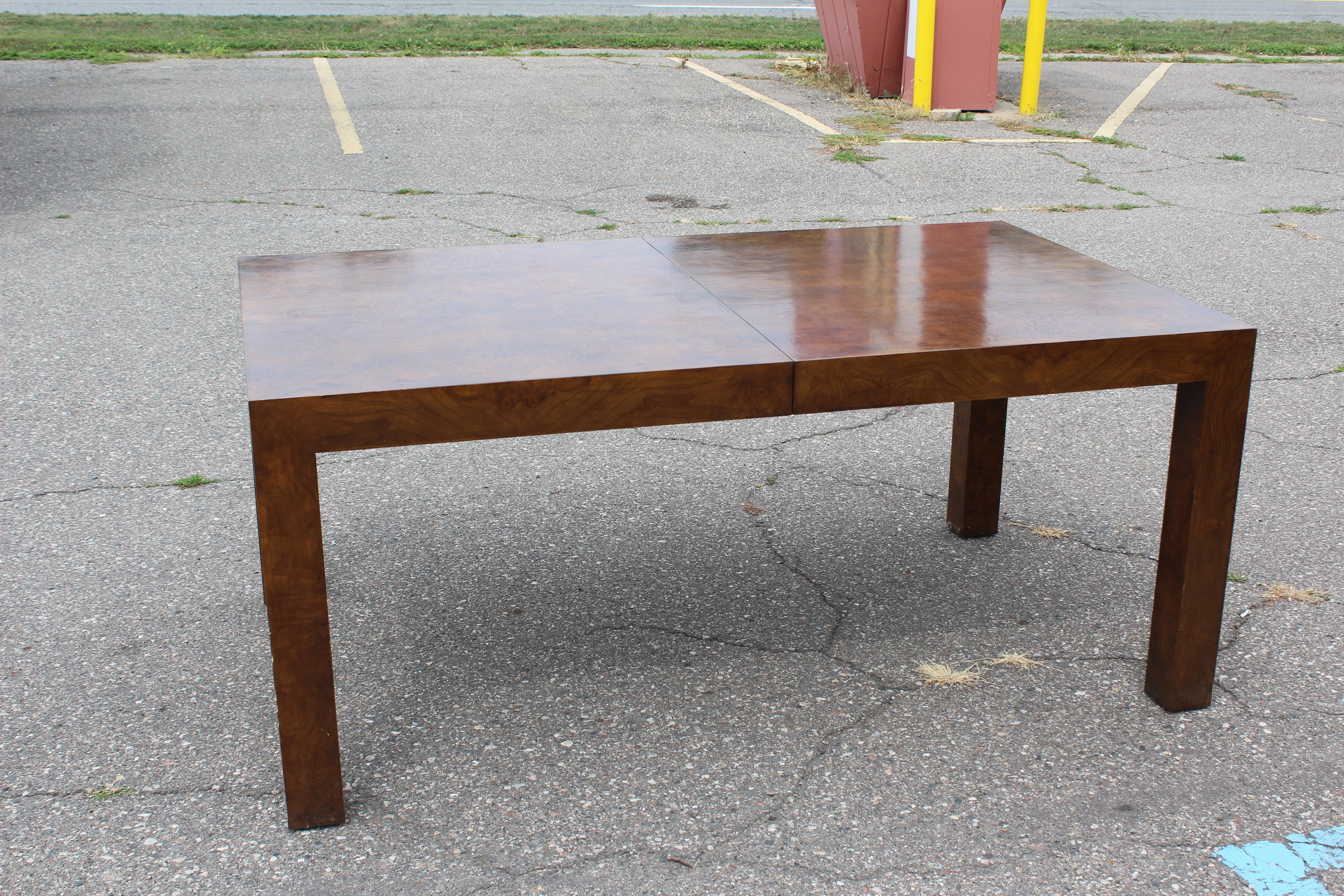 For your consideration is a Milo Baughman for Parsons dining table with two leaves, circa 1970s. In very good condition. Dimensions are H-28.75