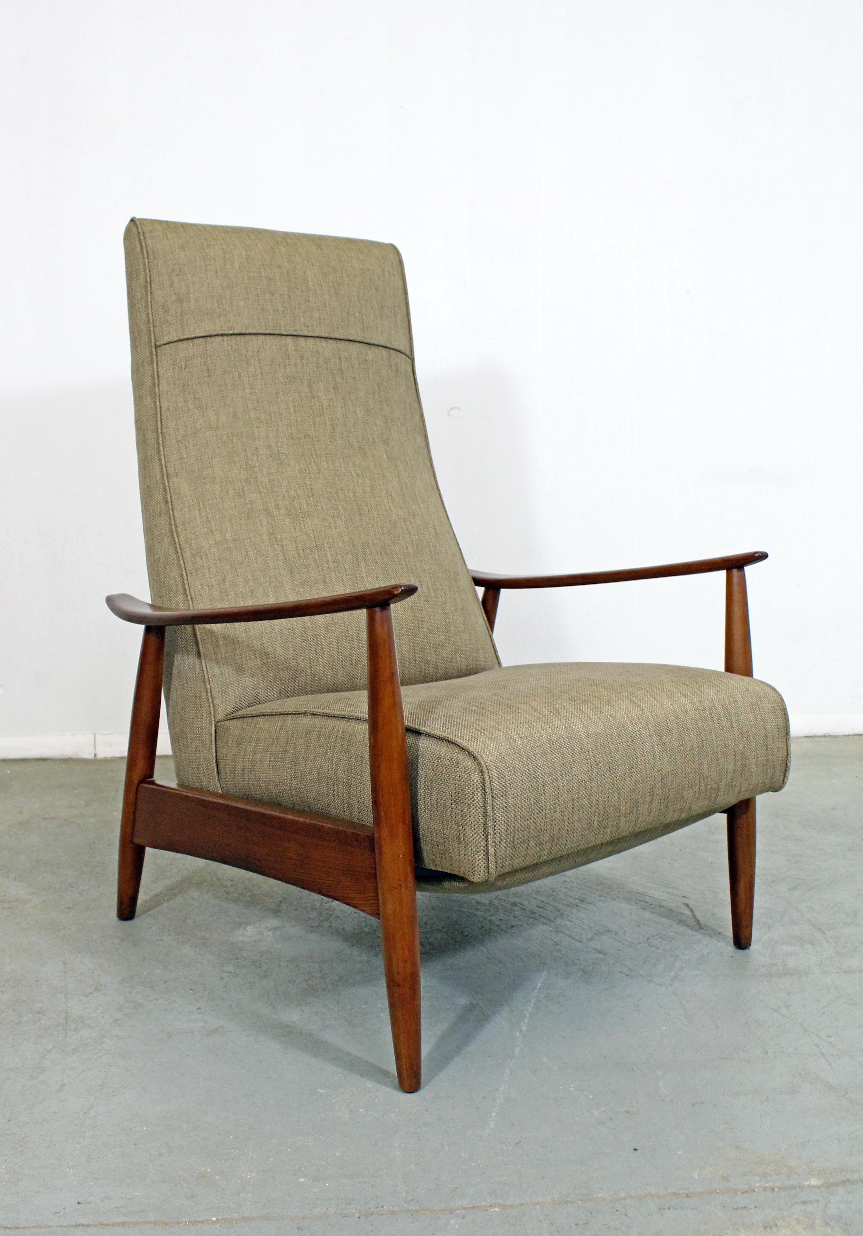 Midcentury Danish modern Milo Baughman Thayer Coggin recliner lounge chair.

What a find. Offered is a Mid-Century Modern arm/lounge chair, designed by Milo Baughman for Thayer Coggin. This chair has been completely restored (refinished &