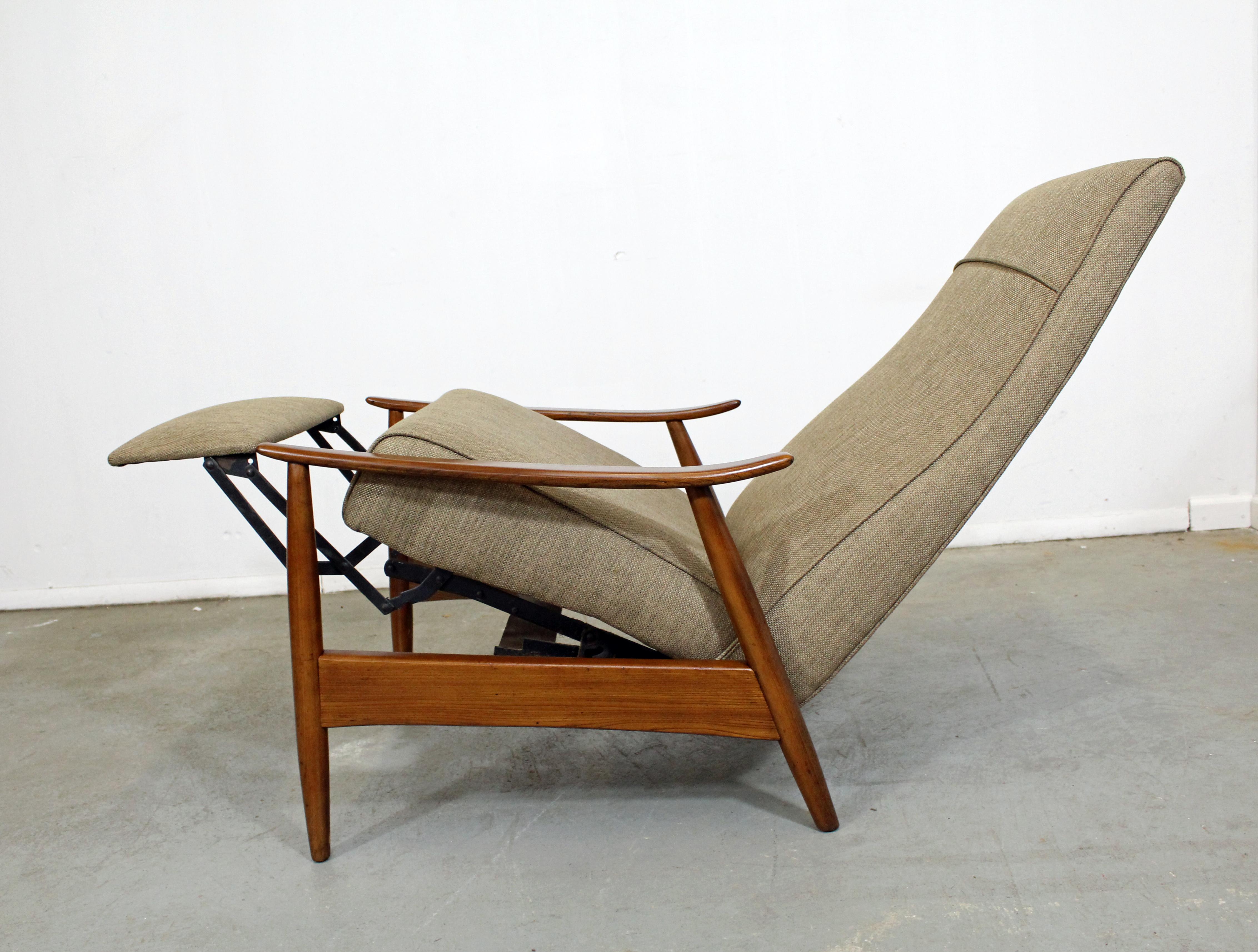Mid-Century Modern Milo Baughman for Thayer Coggin Recliner Lounge Chair In Good Condition In Wilmington, DE